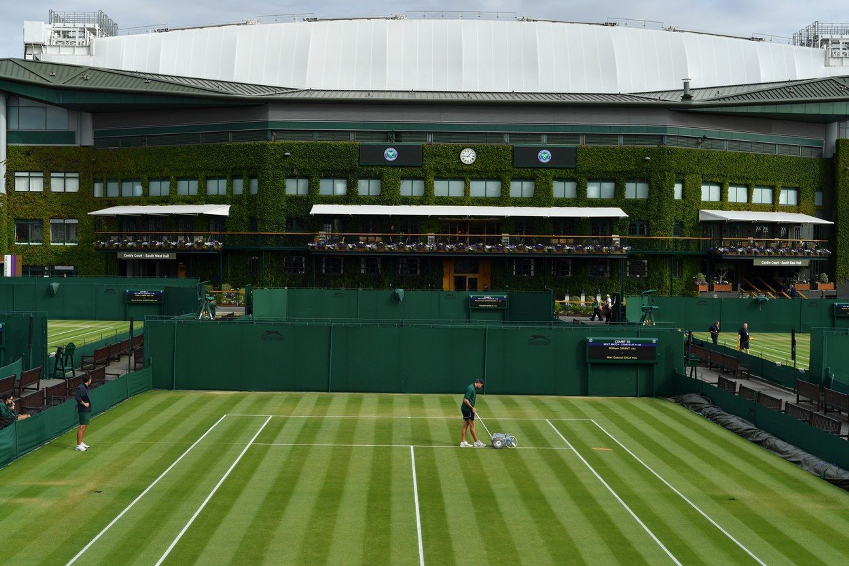 Kurty v All England Clubu - GALERIE: Travnaté kurty na Wimbledonu fungují i během roku (2/5)
