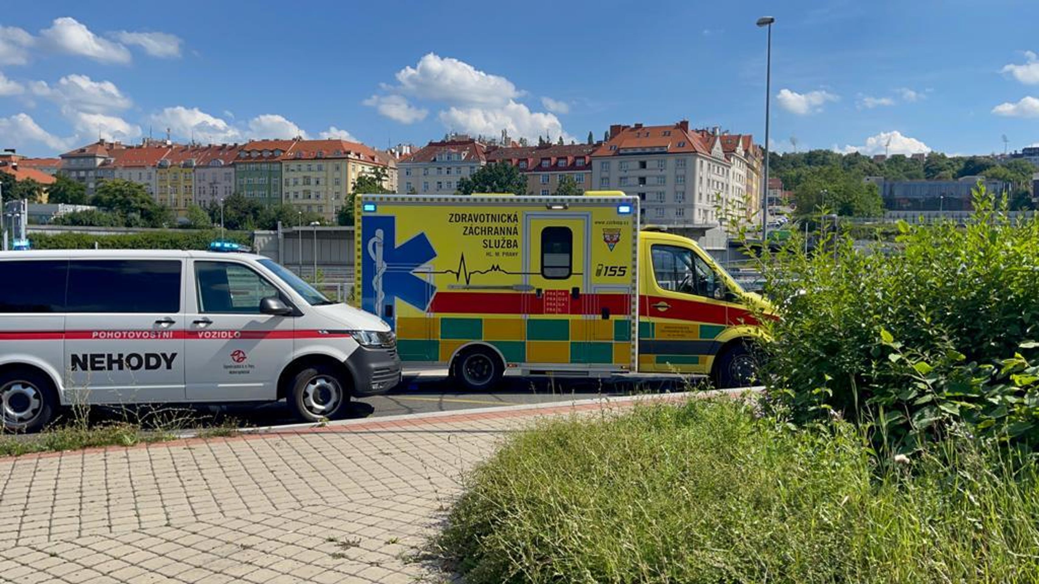 Seniorka pod autobusem skončila vážně zraněná - 8 - GALERIE: Autobus v Praze vážně zranil seniorku (4/11)