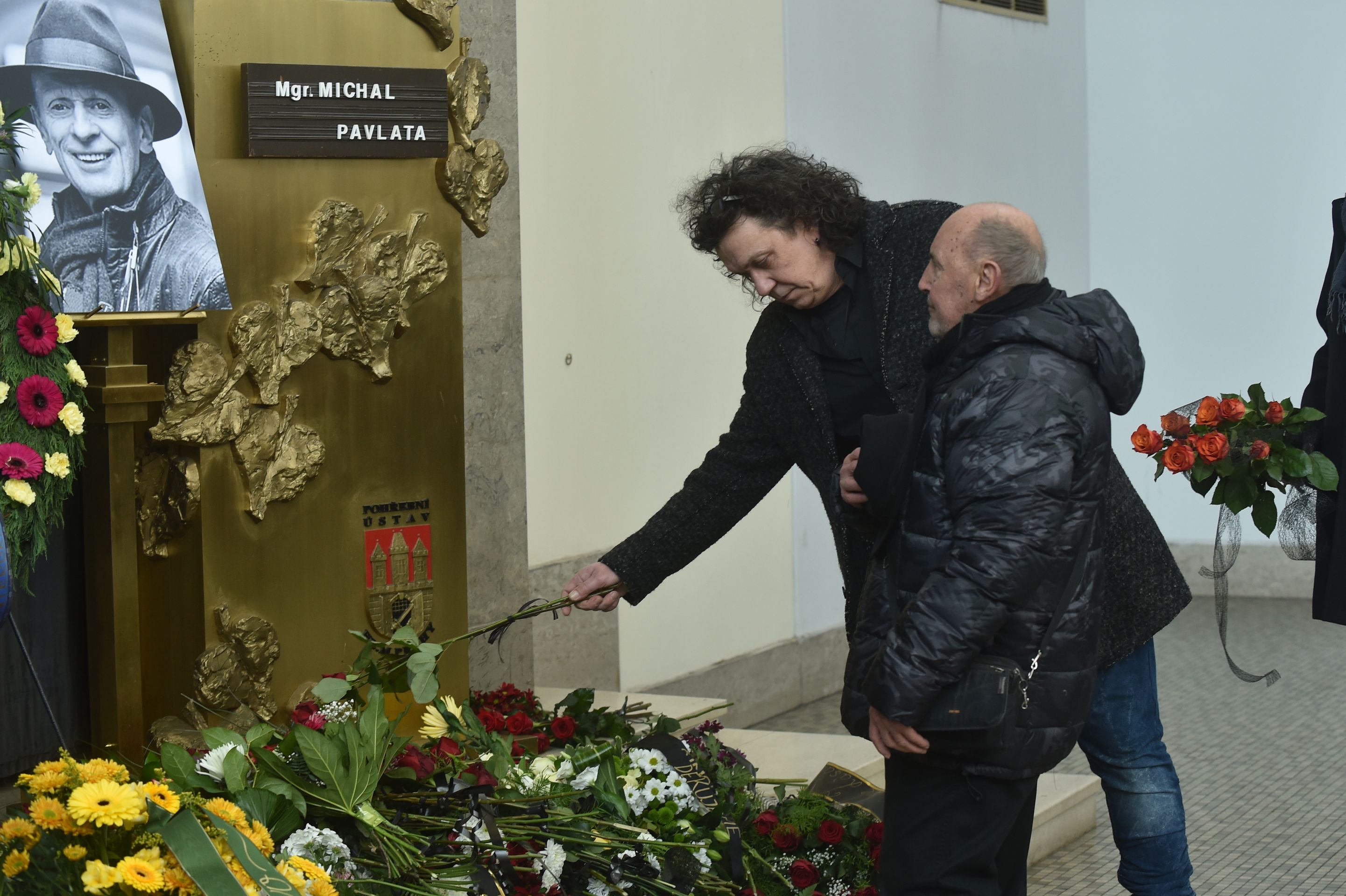 Pohřeb Michala Pavlaty - 1 - GALERIE: Pohřeb herce Michala Pavlaty (11/43)