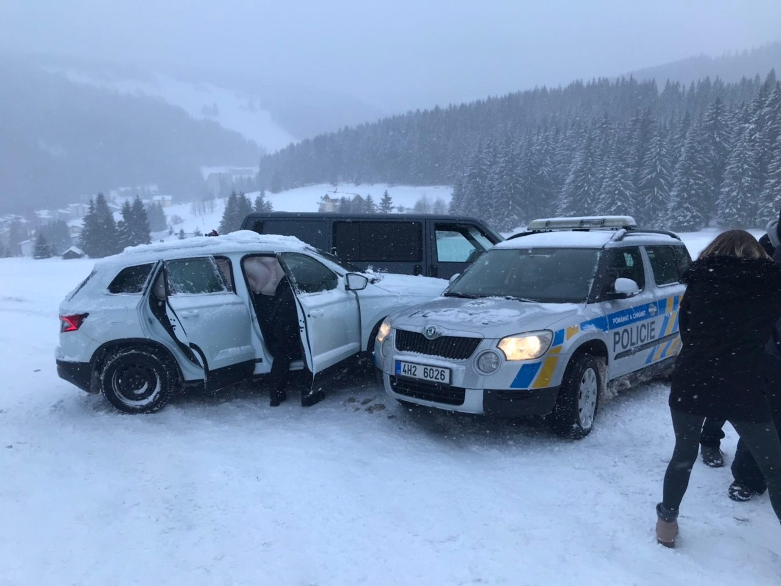 Nehoda v Peci pod Sněžkou - 2 - GALERIE: Nehoda v Peci pod Sněžkou (8/12)