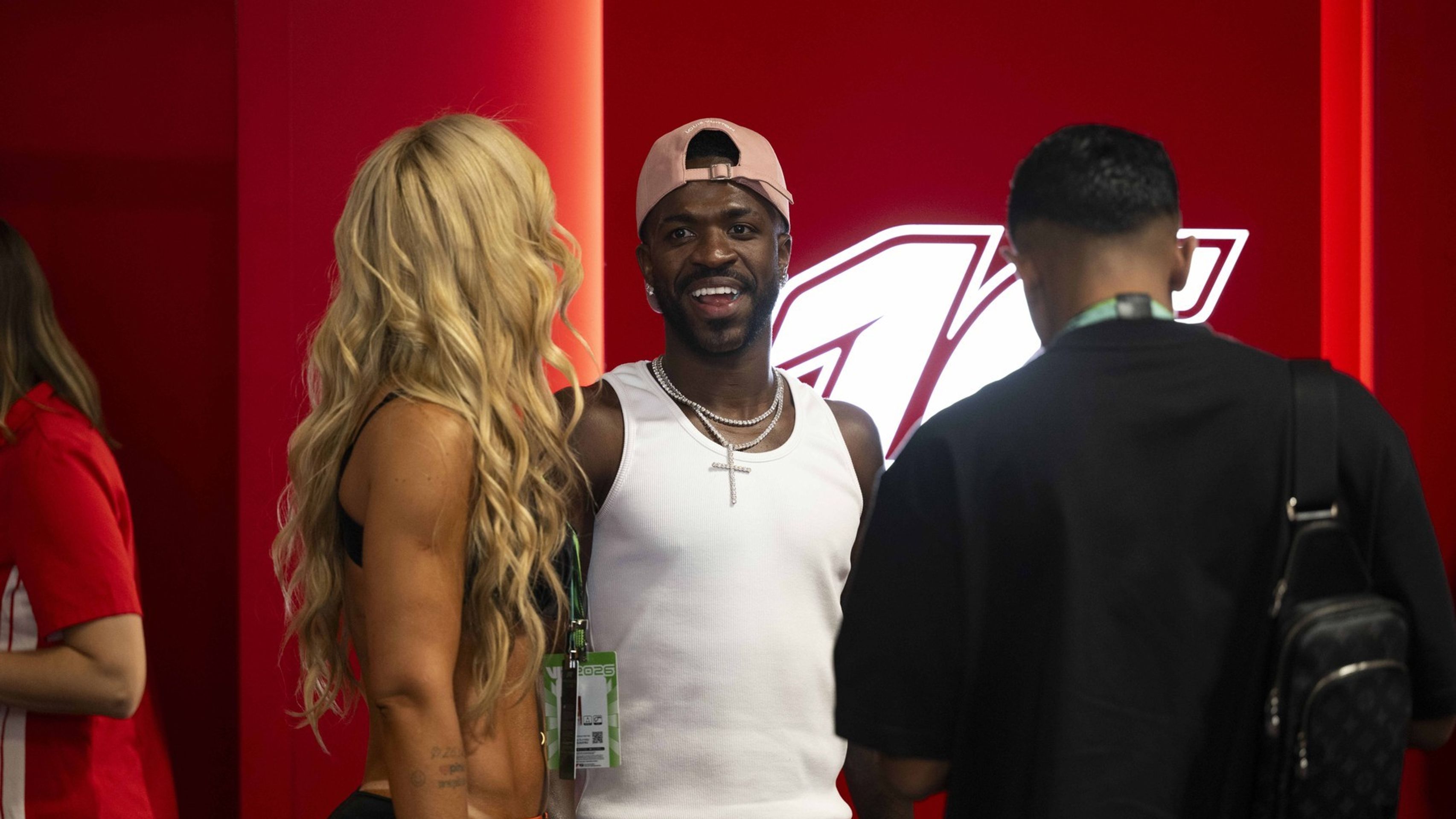 Fotbalista Realu Madrid Vinícius na Velké ceně Španělska - Celebrity na Velké ceně Španělska (7/9)