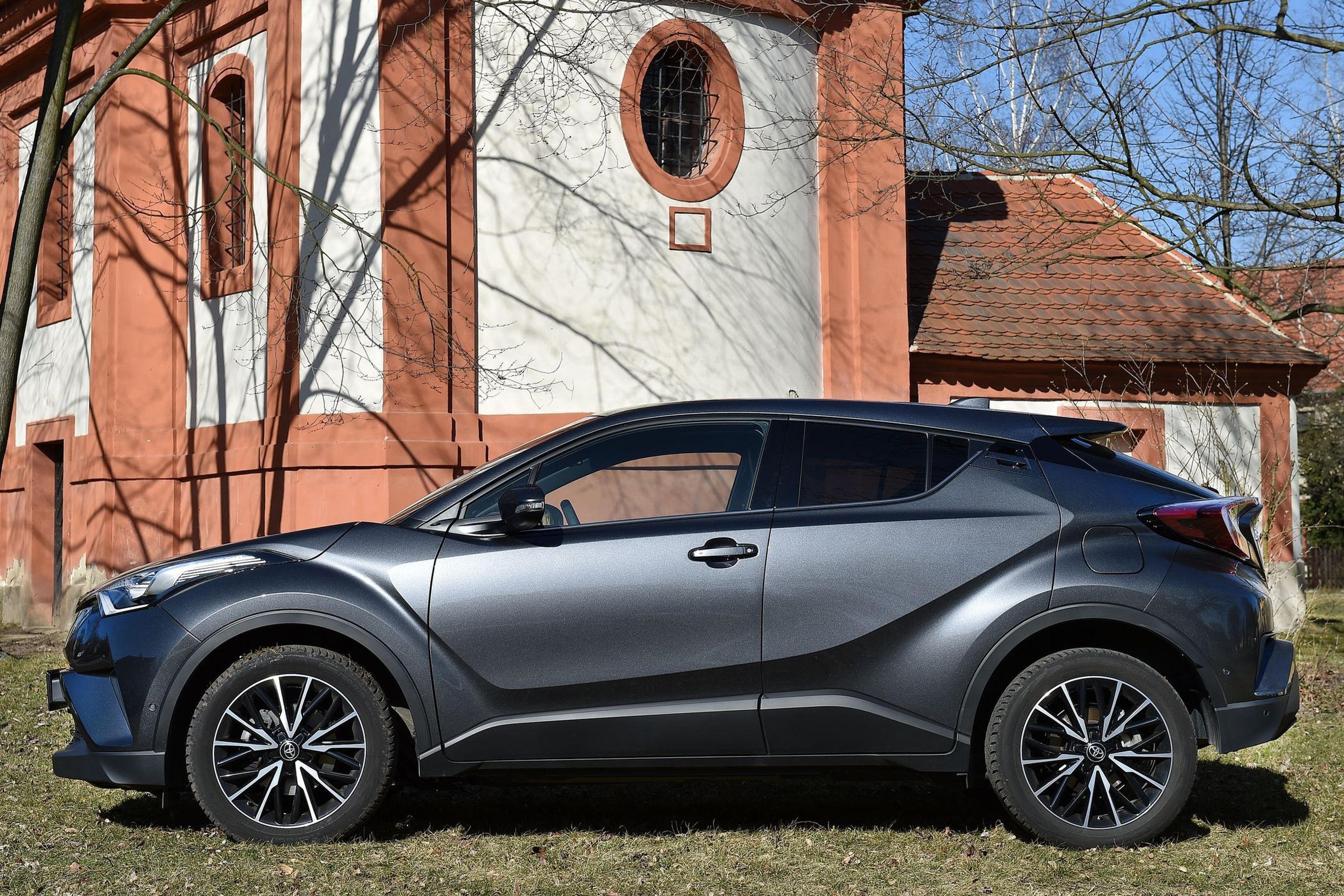 Toyota C-HR - 1 - GALERIE: Toyota C-HR (4/12)