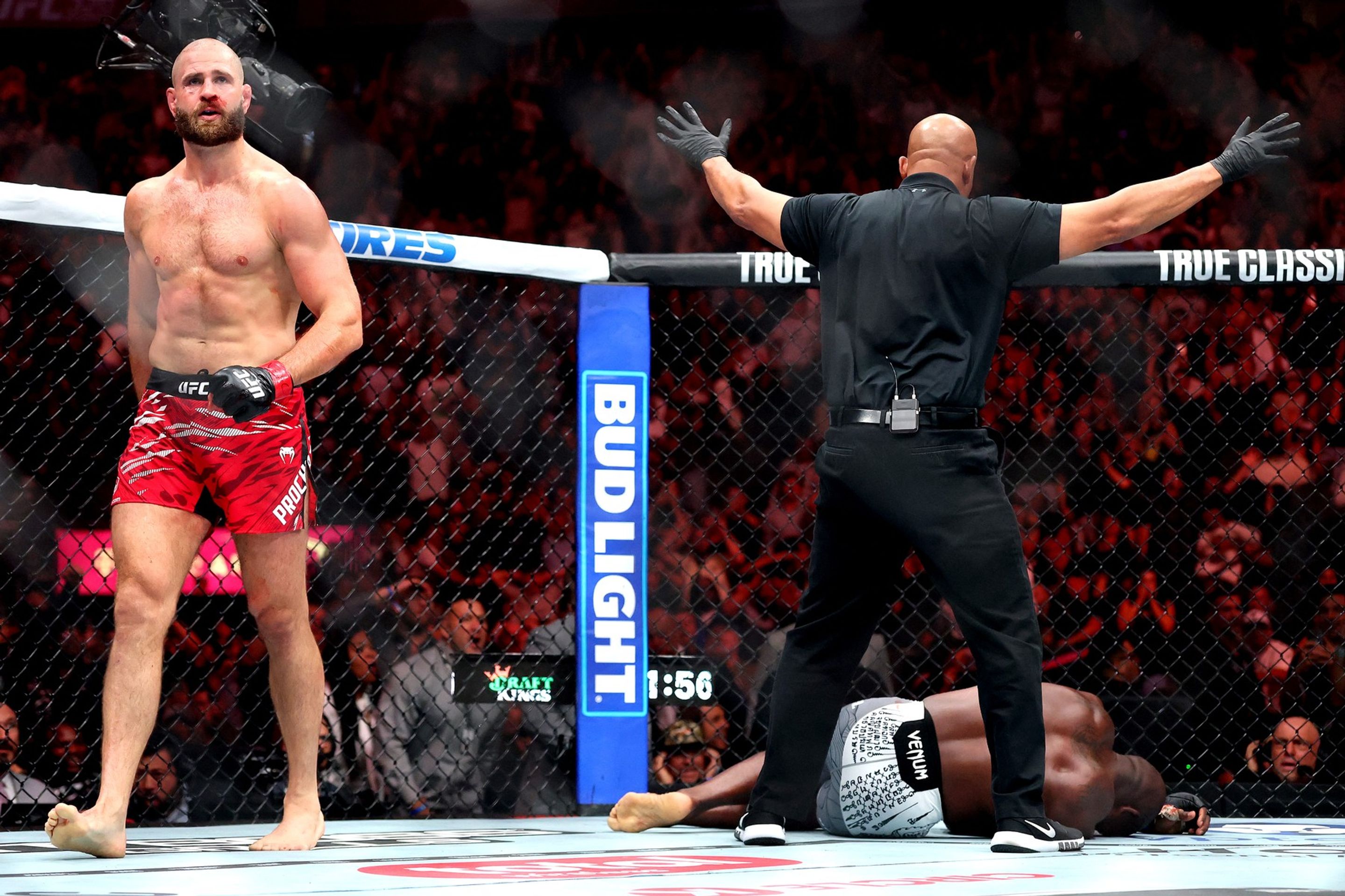 Jiří Procházka porazil Khalila Rountreeho - Jiří Procházka v UFC porazil Khalila Rountreeho (1/9)
