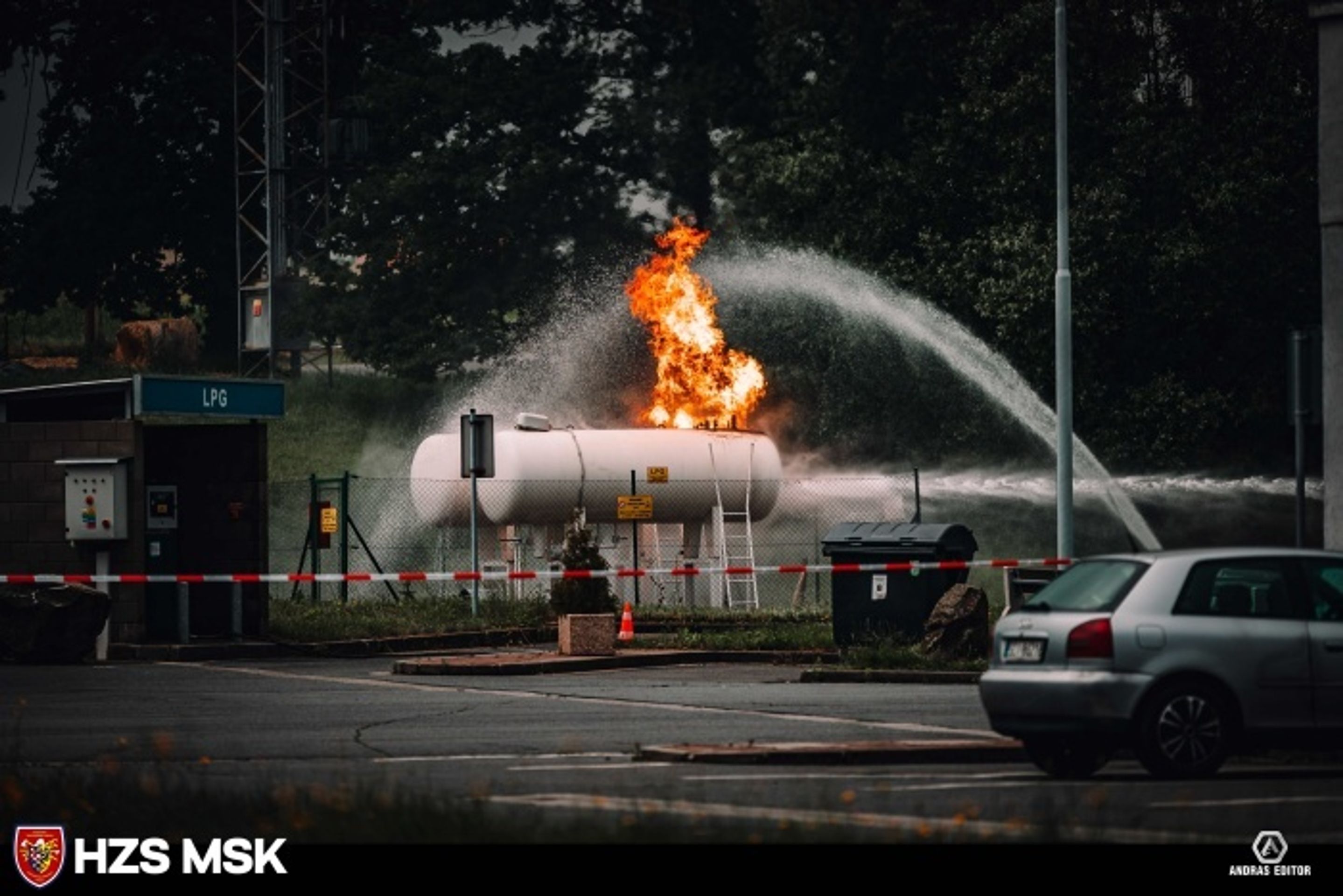 Požár zásobníku s LPG na benzínce v Českém Těšíně - 6 - GALERIE: Požár plynu na benzínce v Českém Těšíně (1/6)