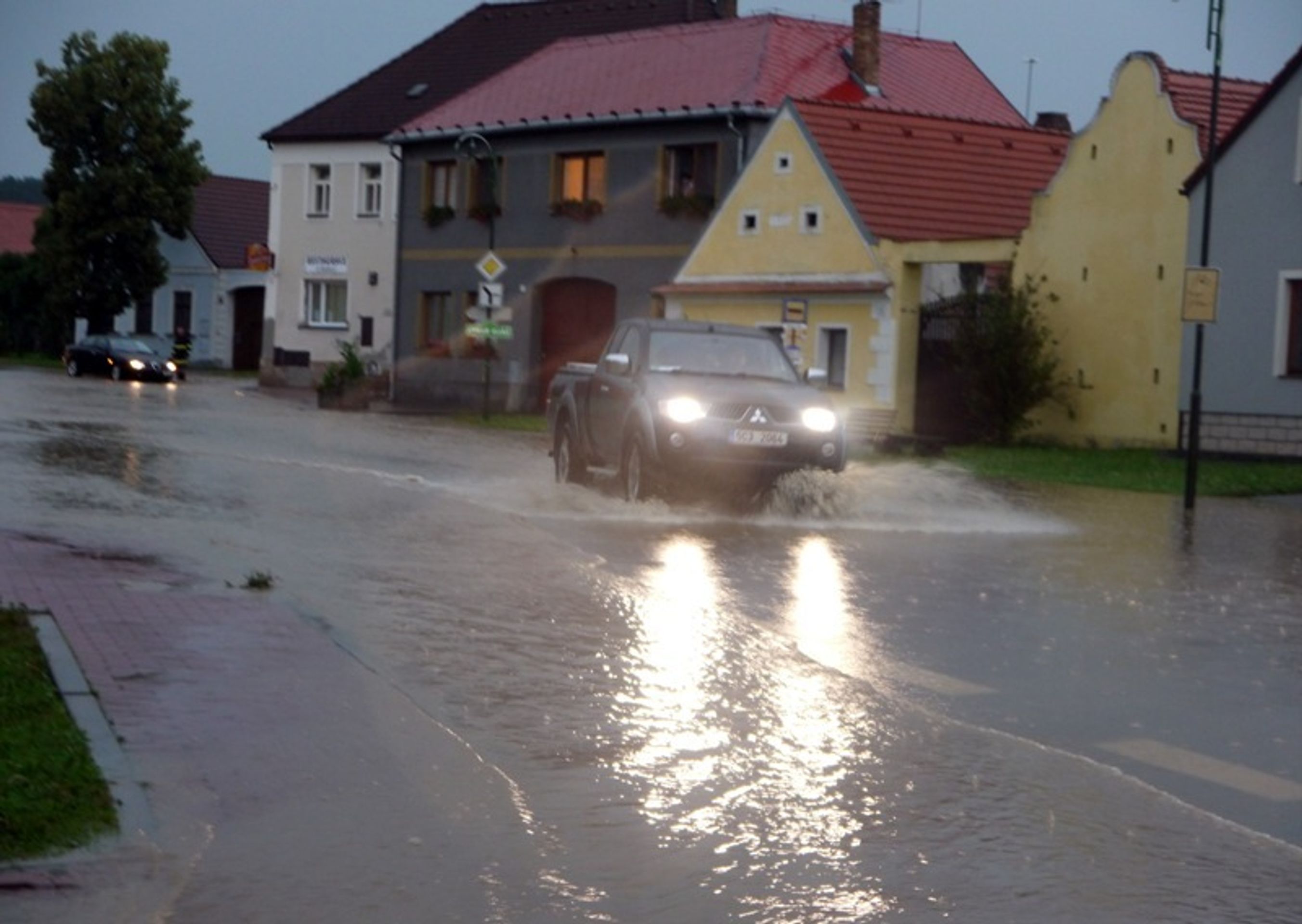 Silné bouřky se přehnaly Českobudějovickem - 9 - Silné bouřky se přehnaly i nad Libereckem a Českobudějovickem (11/19)