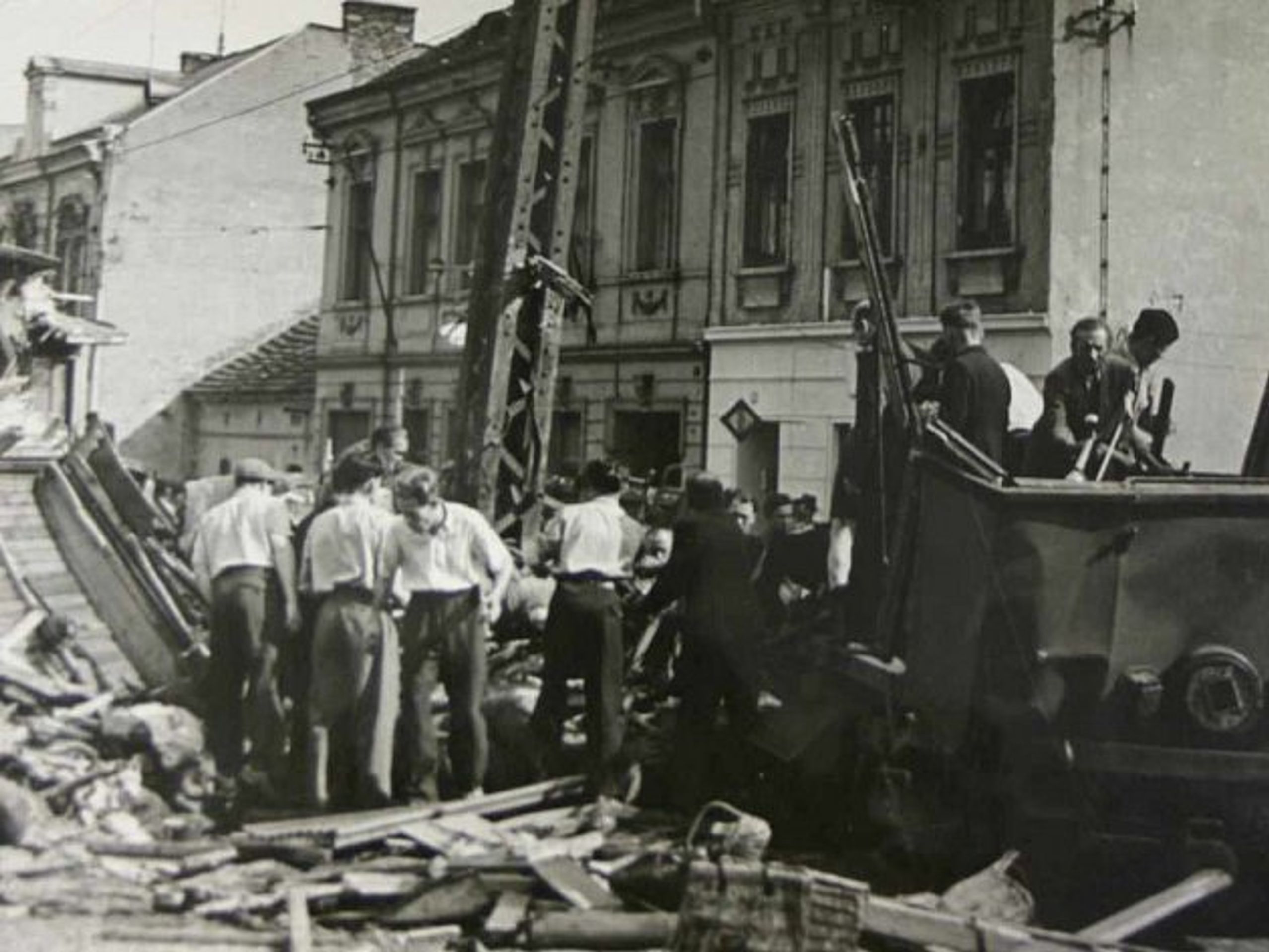 Tramvajové neštěstí na Bukově (1947) - 1 - GALERIE: Tramvajové neštěstí na Bukově (1947) (1/5)