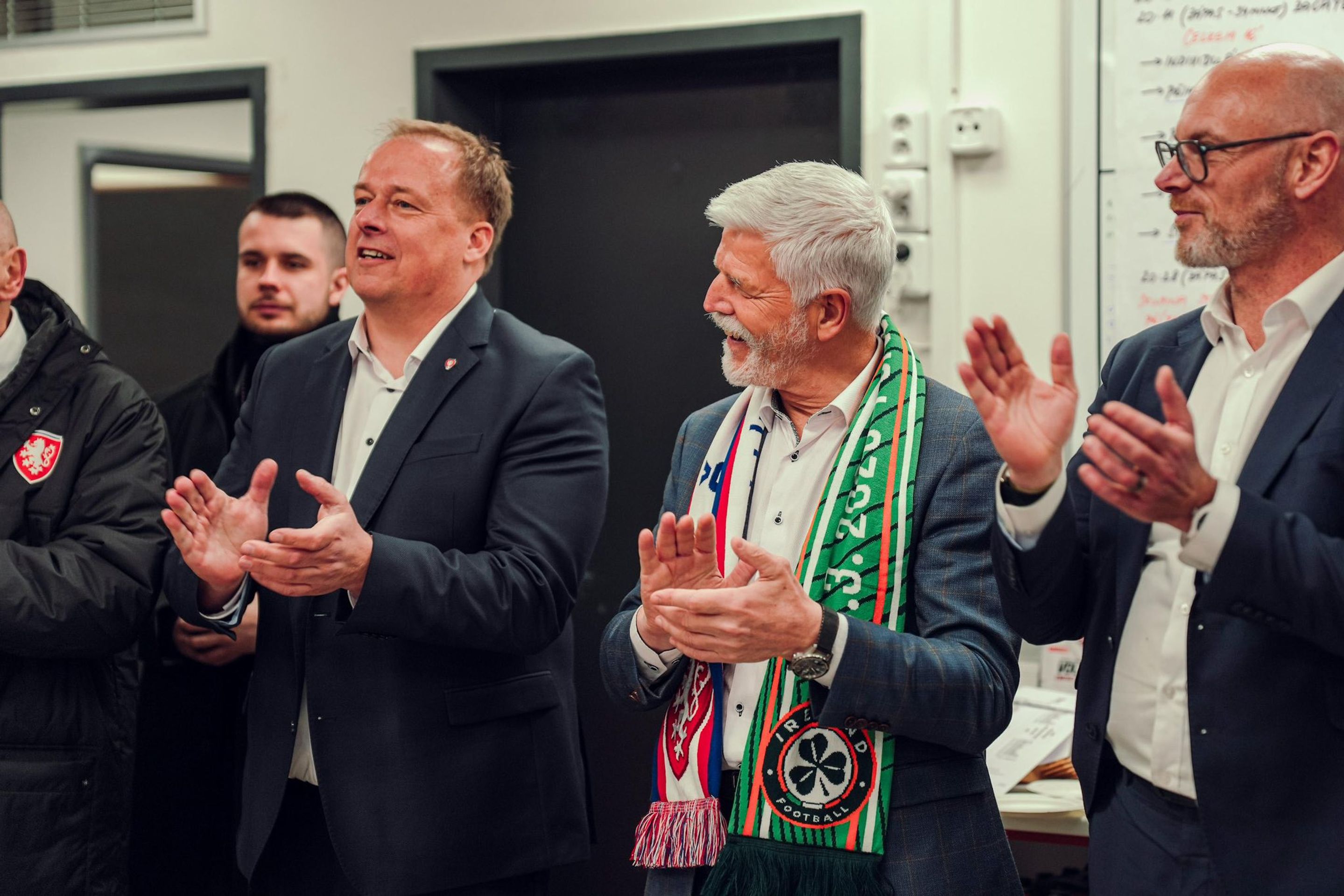 Prezident gratuloval českým fotbalistům k postupu - Prezident gratuloval českým fotbalistům k postupu (4/5)