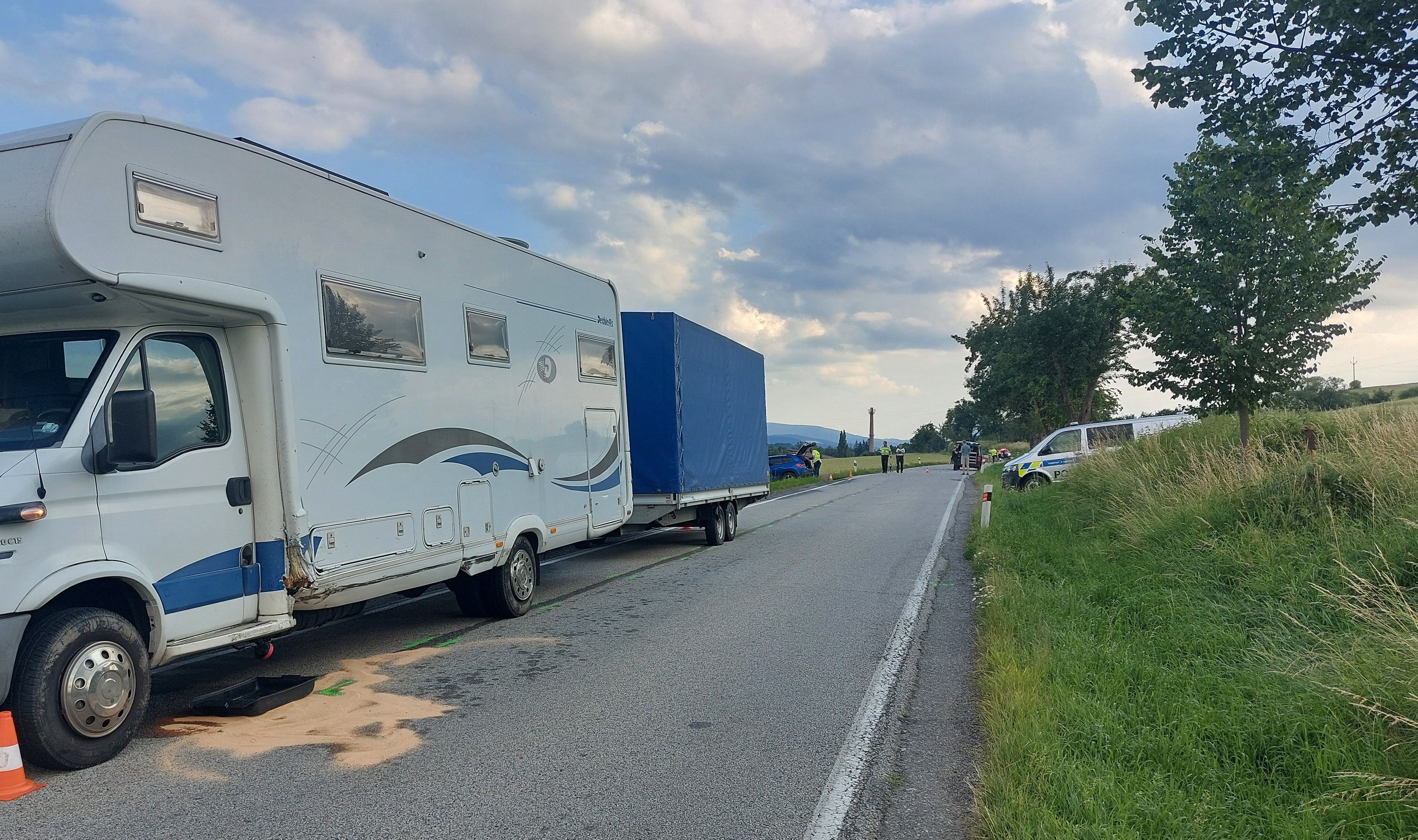 Dva mrtví motorkáři na Strakonicku - 2 - Auto smetlo na Strakonicku tři motorkáře, dva nepřežili (1/3)