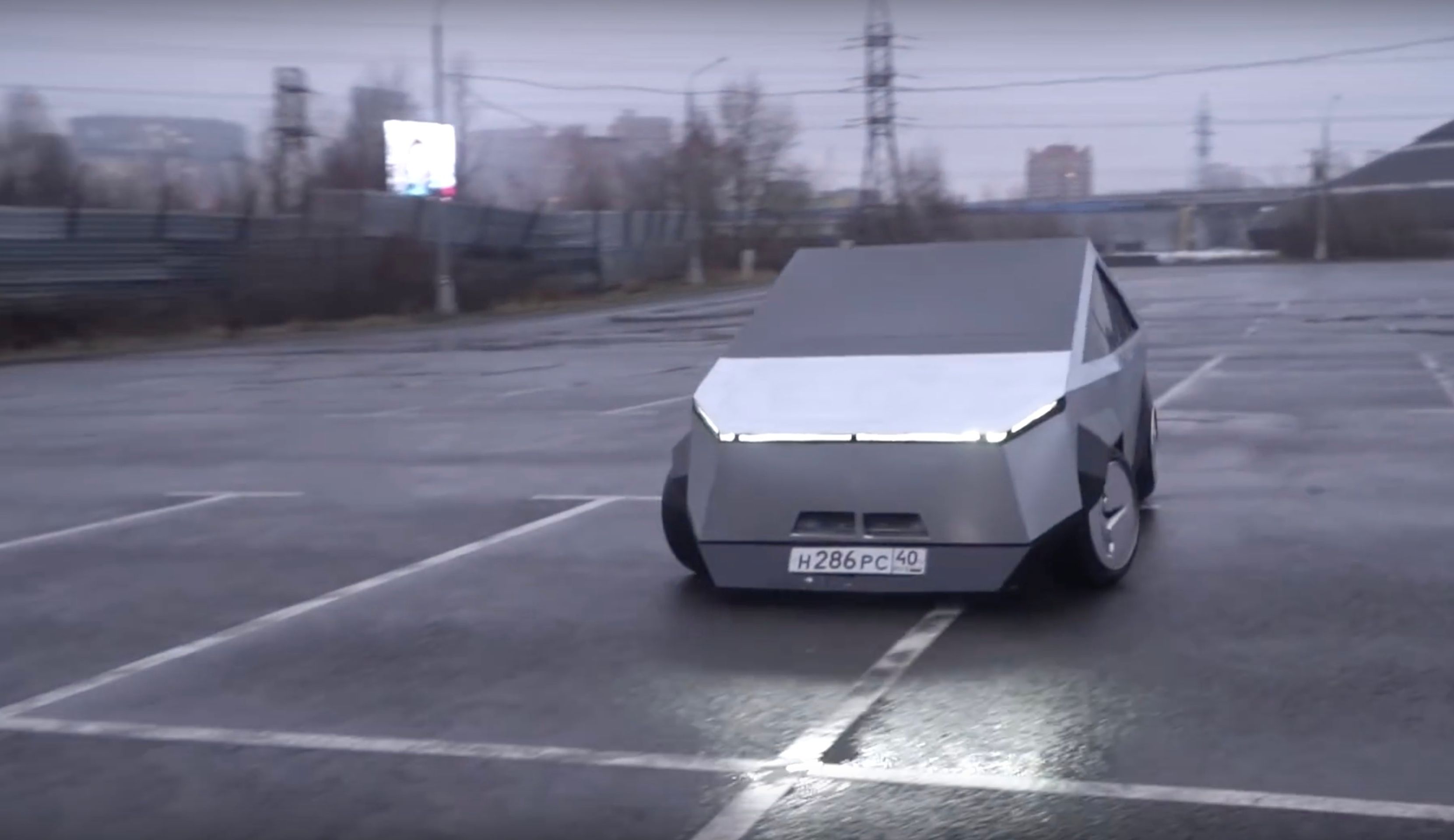 Ruský Cybertruck - Fotogalerie: Takhle vznikala ruská verze Cybertrucku (19/23)
