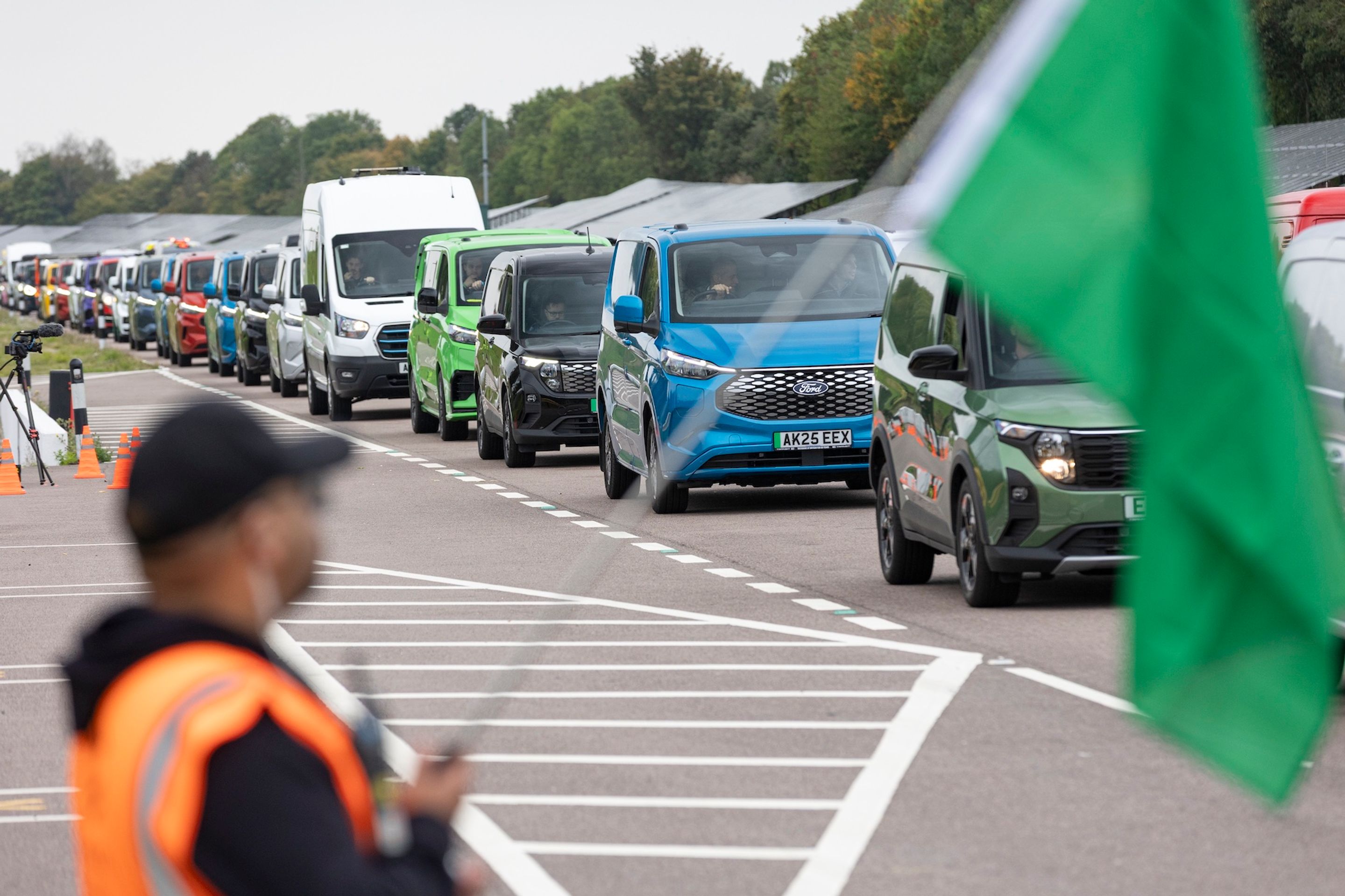 Majitelé Fordů Transit vytvořili nový Guinnessův světový rekord - Majitelé Fordů Transit vytvořili nový Guinnessův světový rekord (2/5)