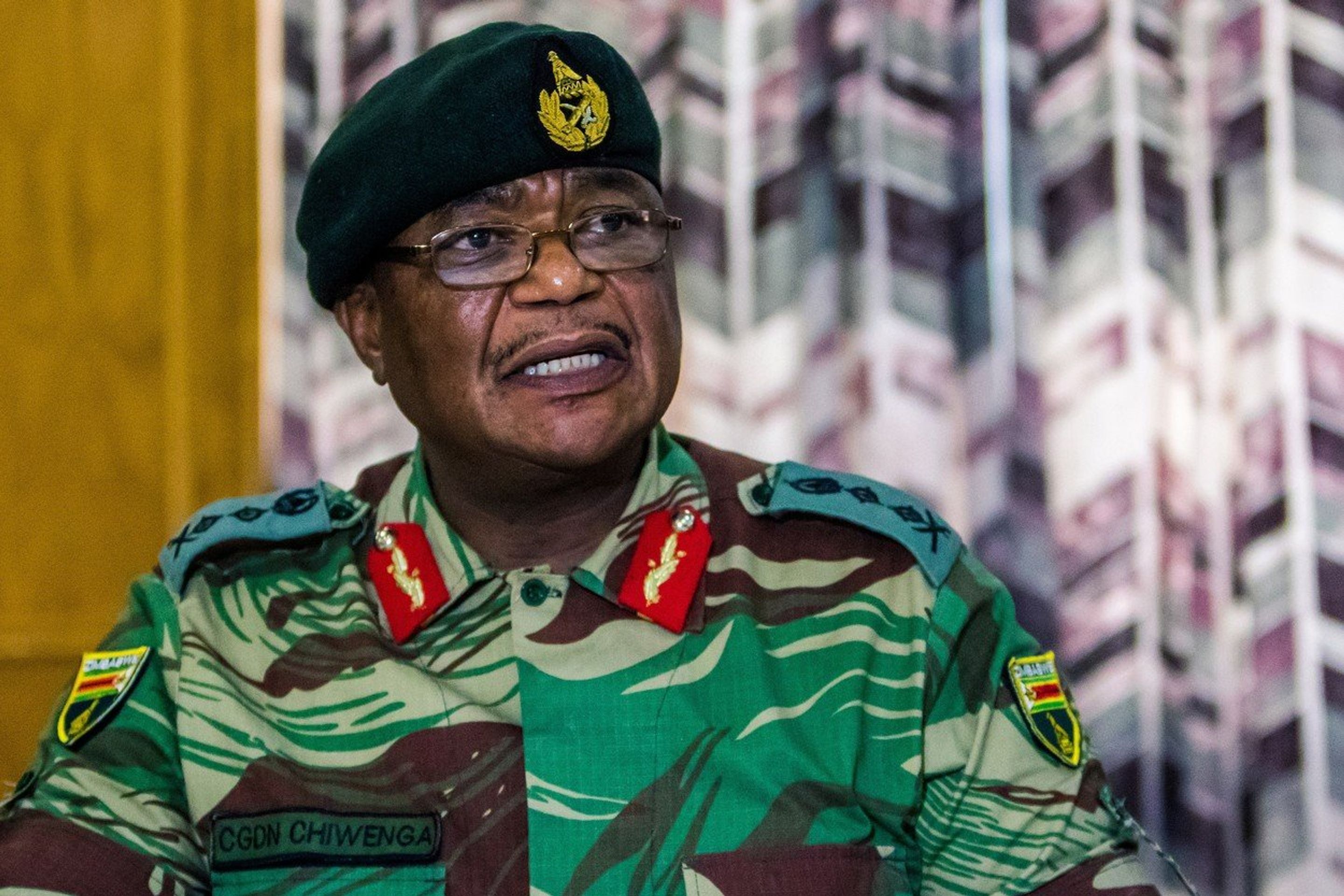 Constantino Chiwenga - GALERIE: Armáda v Zimbabwe obsadila státní televizi (4/4)