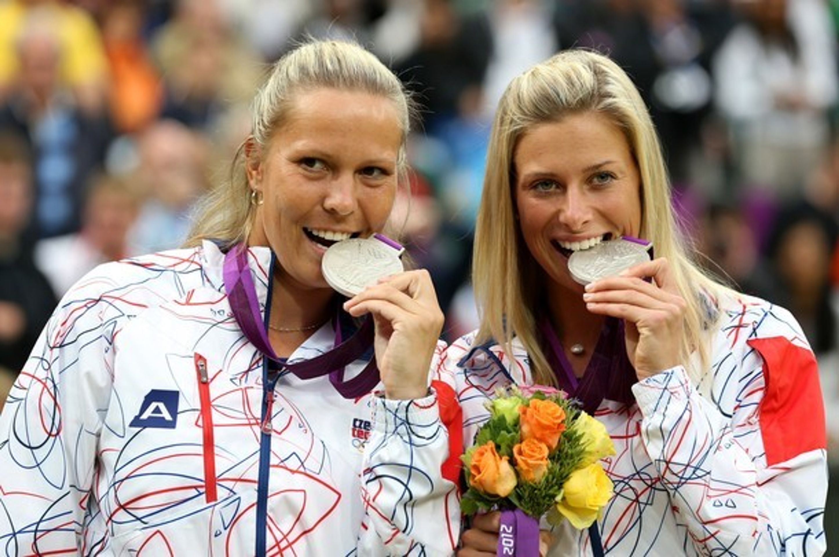 Andrea Hlaváčková a Lucie Hradecká - 2 - GALERIE: Hlaváčková s Hradeckou si šly pro stříbro v holínkách (5/11)