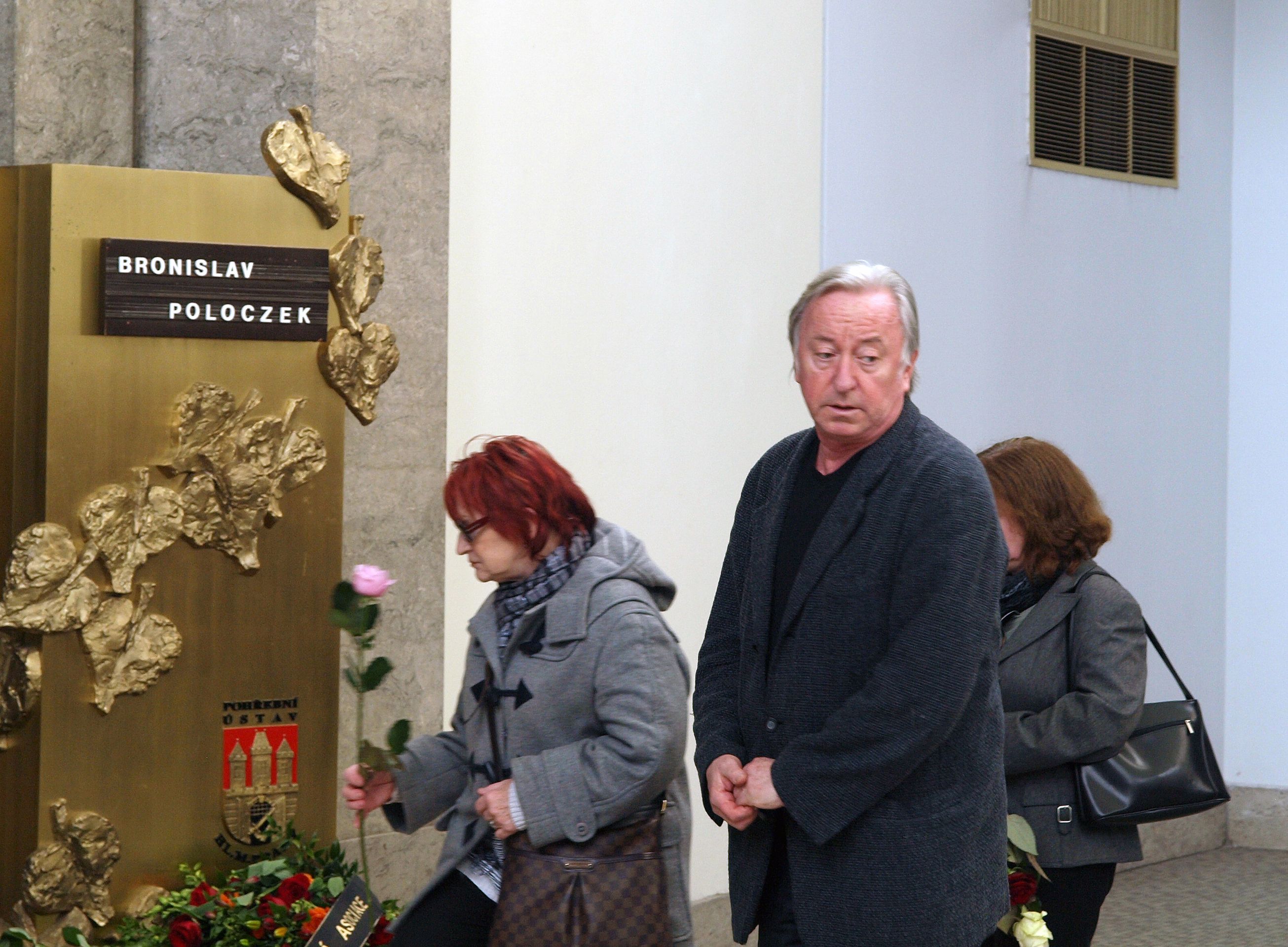 Poslední rozloučení s hercem Bronislavem Poloczkem - Poslední rozloučení s hercem Bronislavem Poloczkem (8/8)