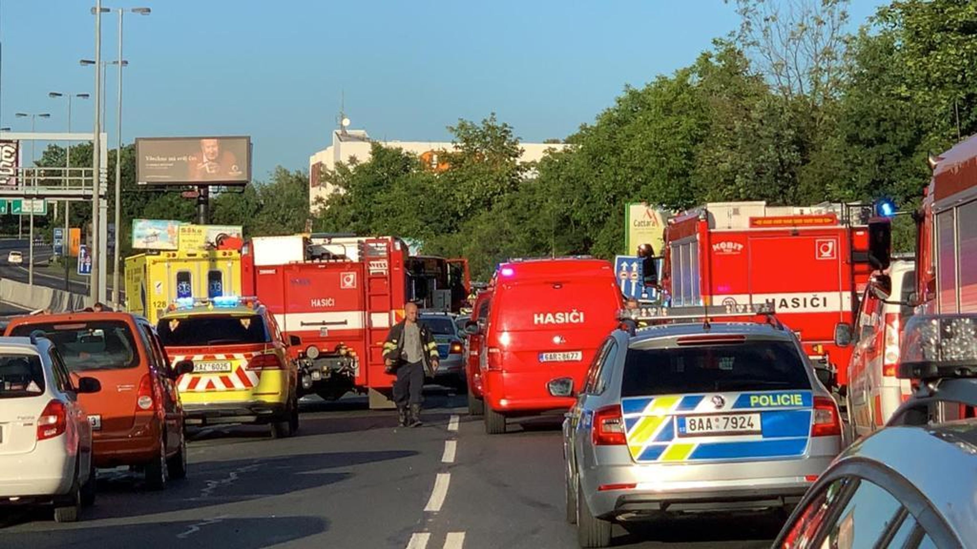 Tragická nehoda v Praze skončila smrtí policisty - 2 - GALERIE: Tragická nehoda v Praze skončila smrtí policisty (1/6)