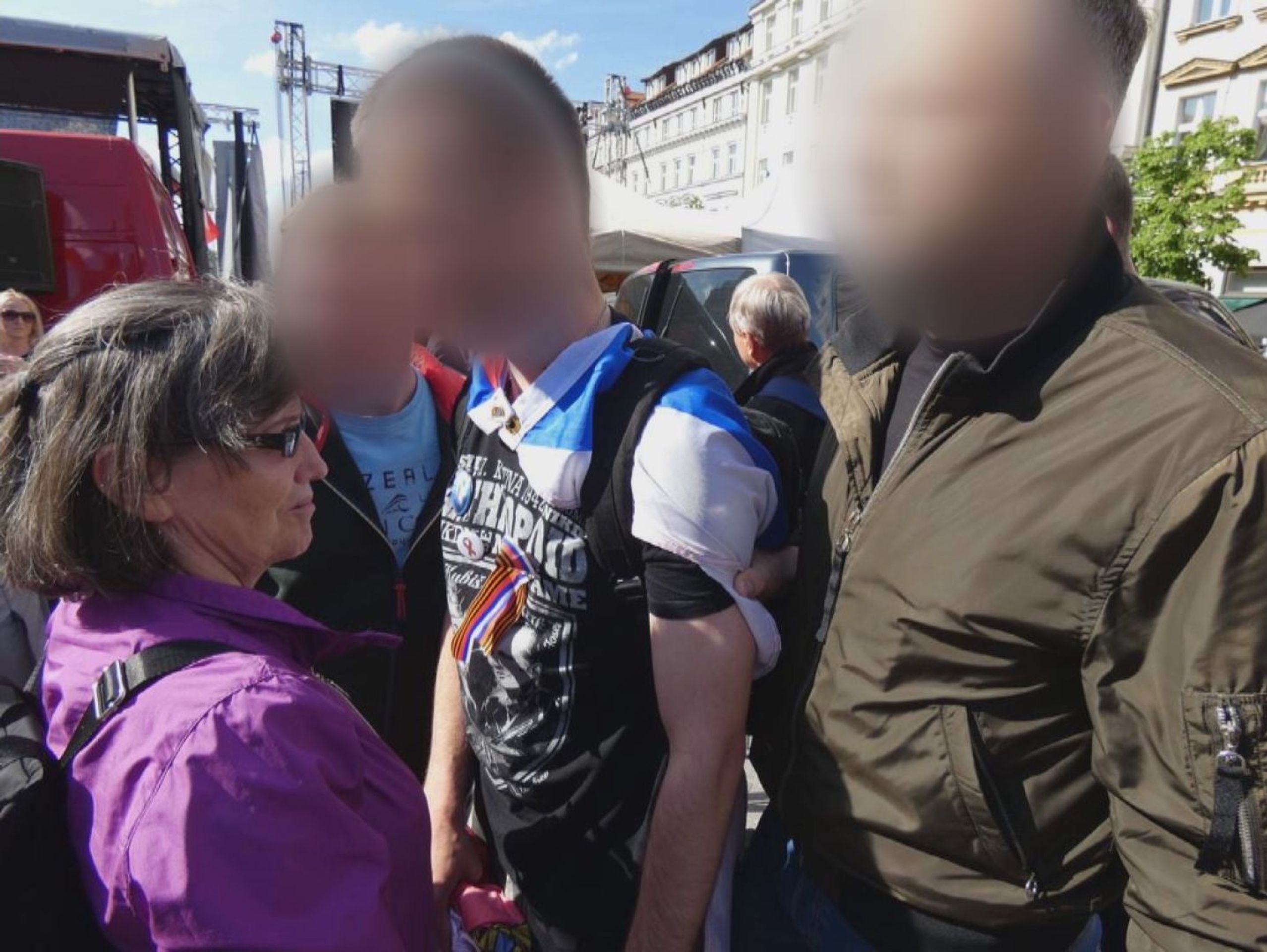 Policie zadržela muže na Václavském náměstí - Demonstrace v Praze (1/6)