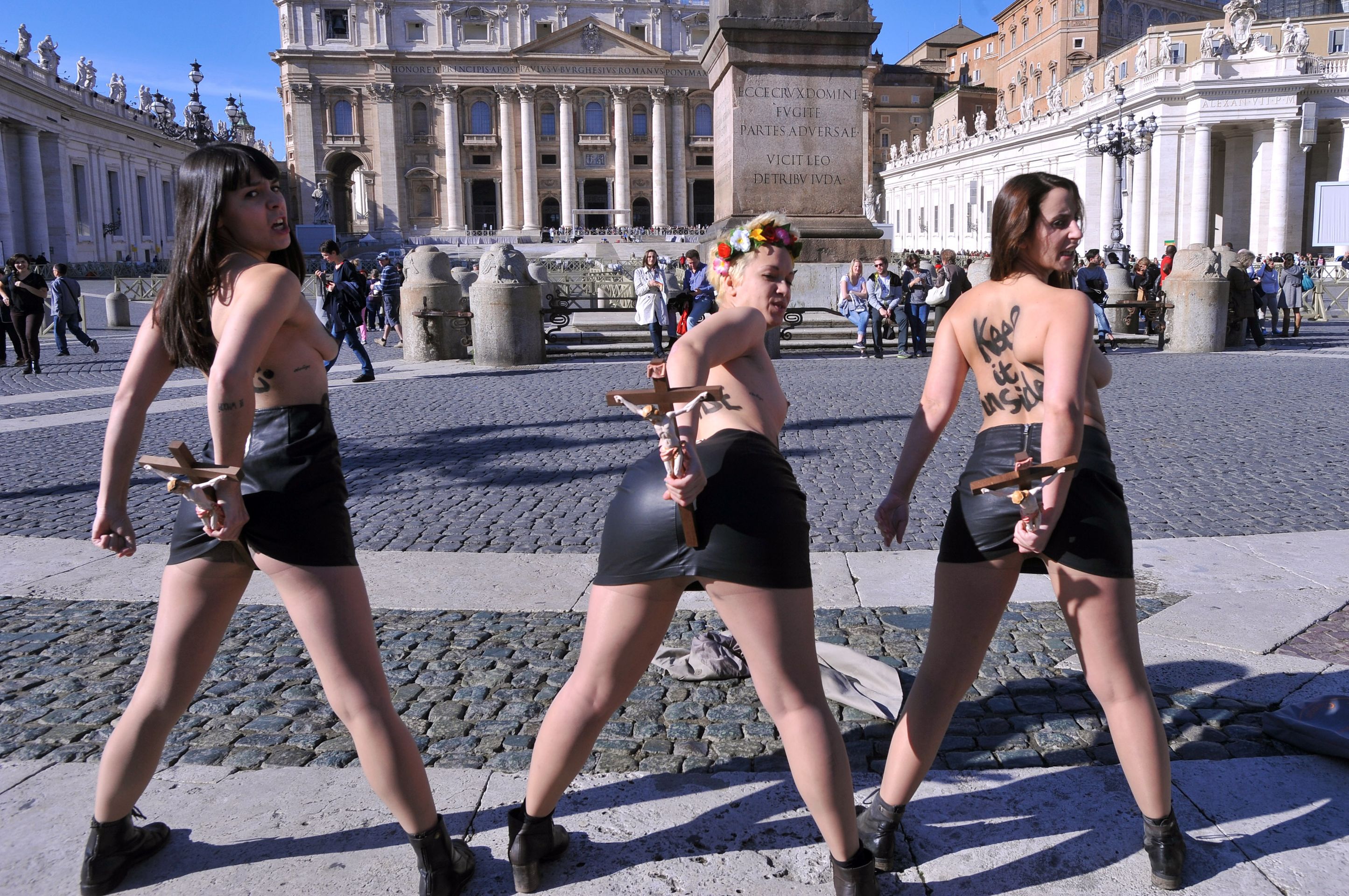 FEMEN v Římě - 6 - FEMEN v Římě (1/7)