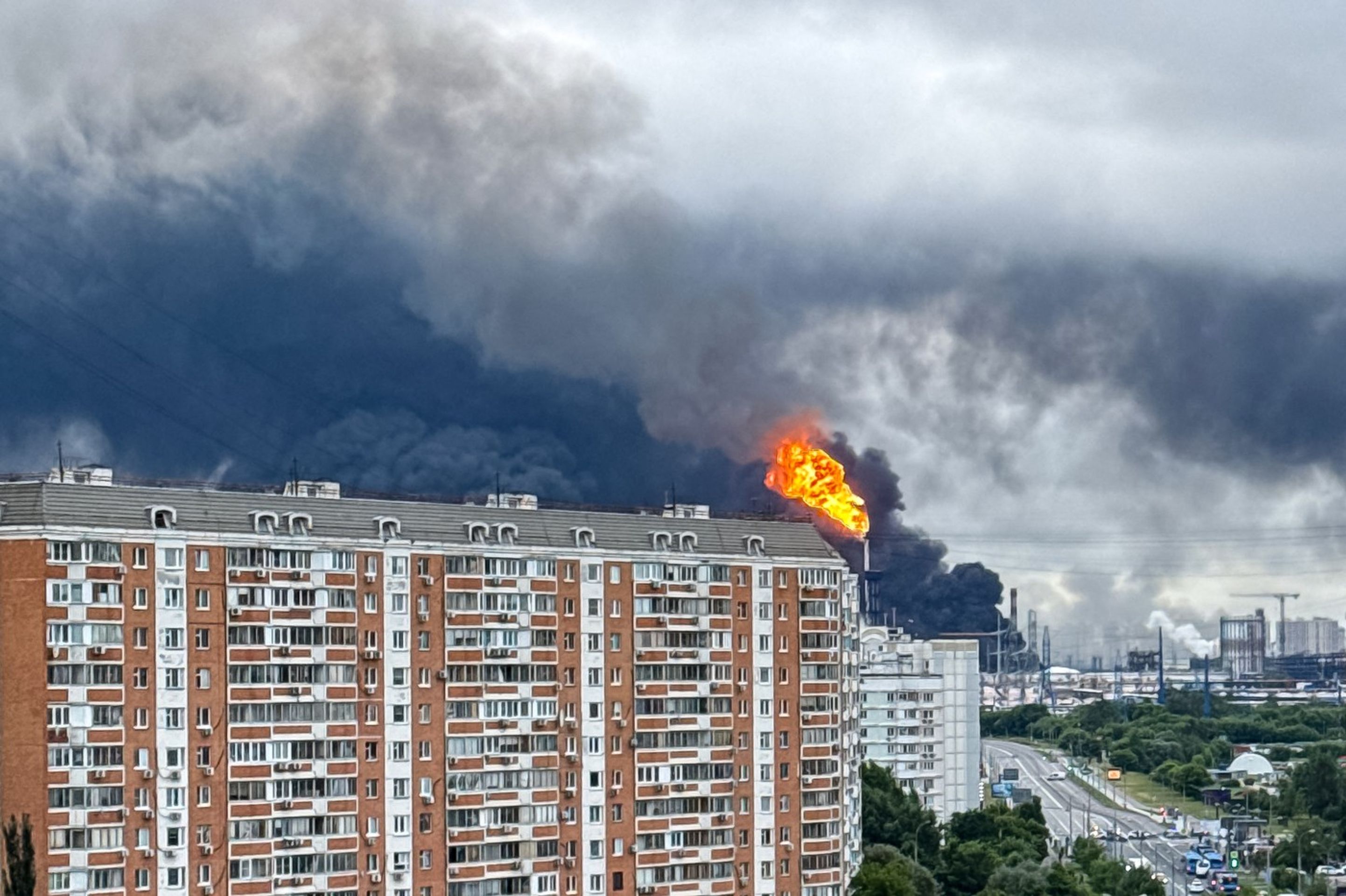Exploze rafinerie - Exploze ruské rafinerie (2/5)
