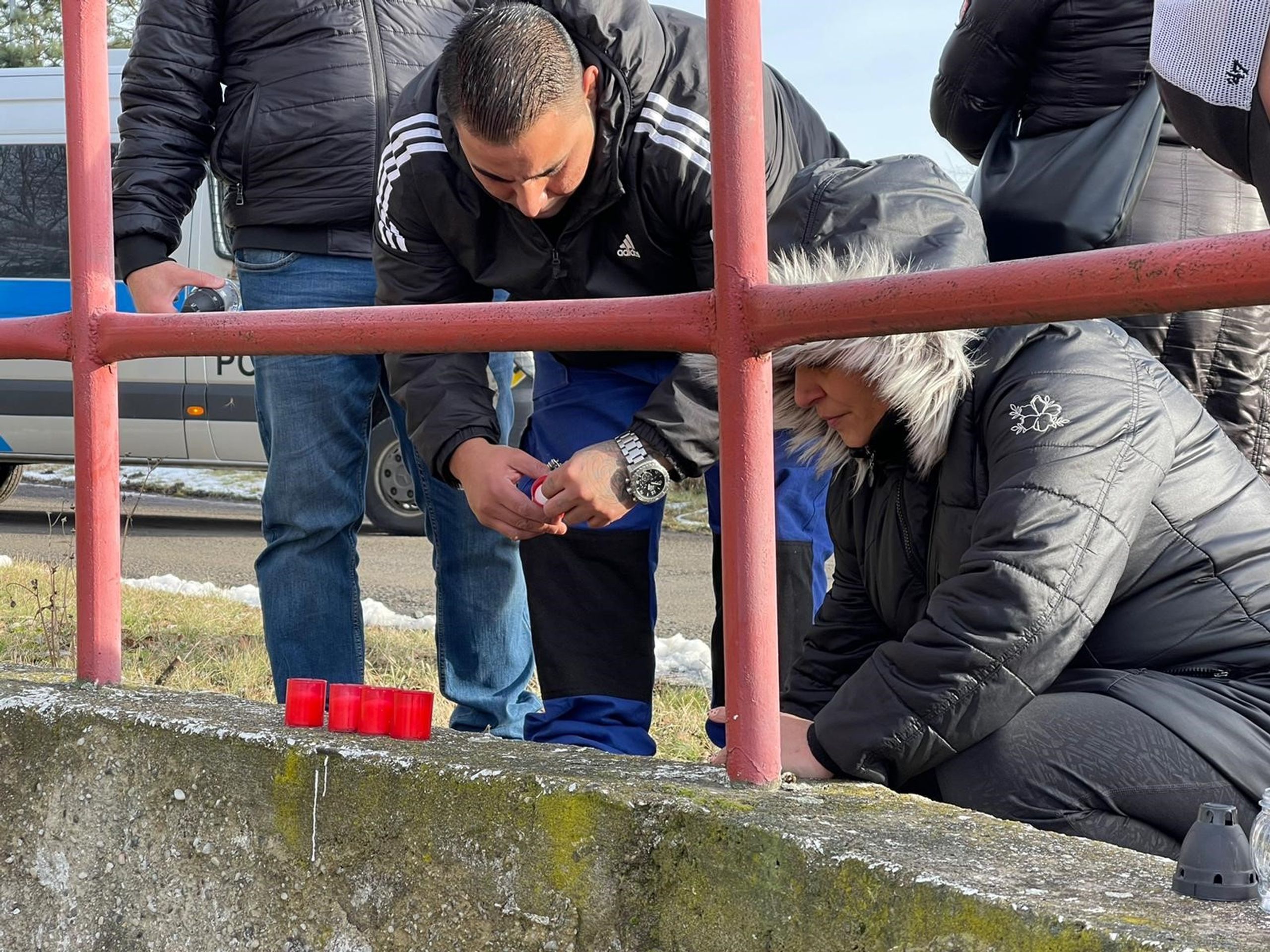 Protest před věznicí Nové Sedlo - Protest příbuzných mrtvého vězně (8/11)