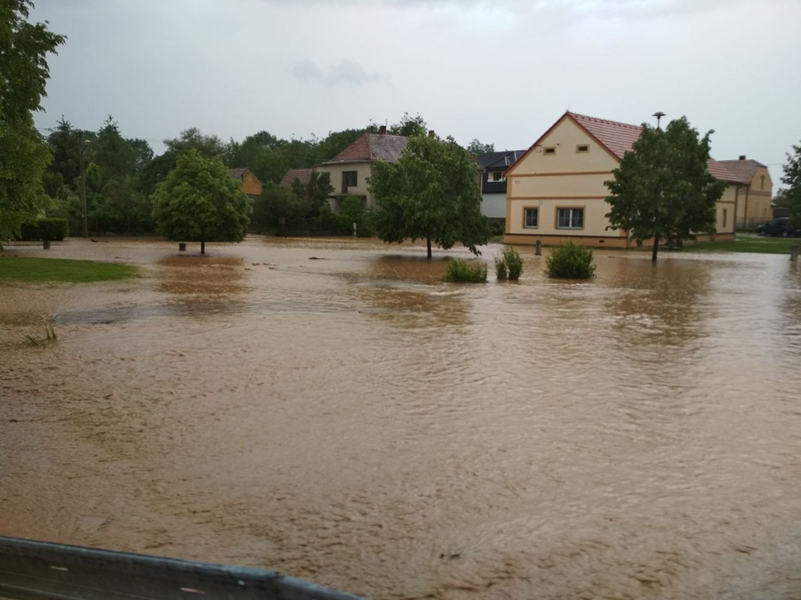 Blesková povodeň v Kotovicích - 3 - GALERIE: Blesková povodeň v Kotovicích (3/5)