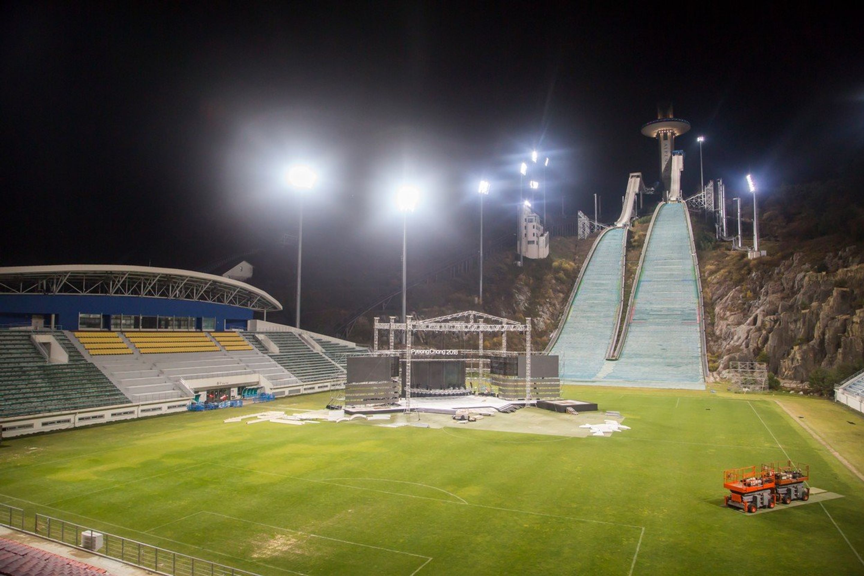 Originálně vymyšlené skokanské můstky - GALERIE: Olympijský sportovní areál Pchjongčchang (1/7)