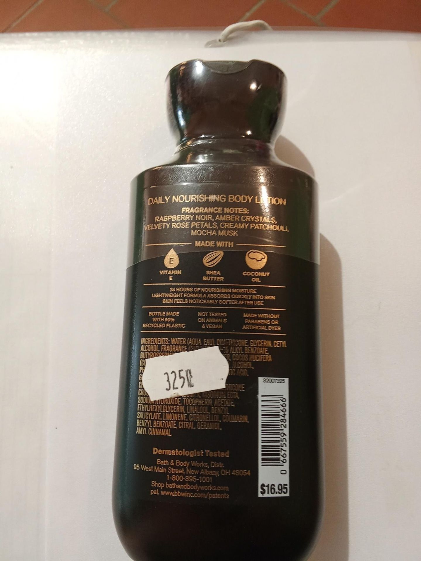 INTO THE NIGHT – body lotion - Nebezpečná kosmetika (2/5)