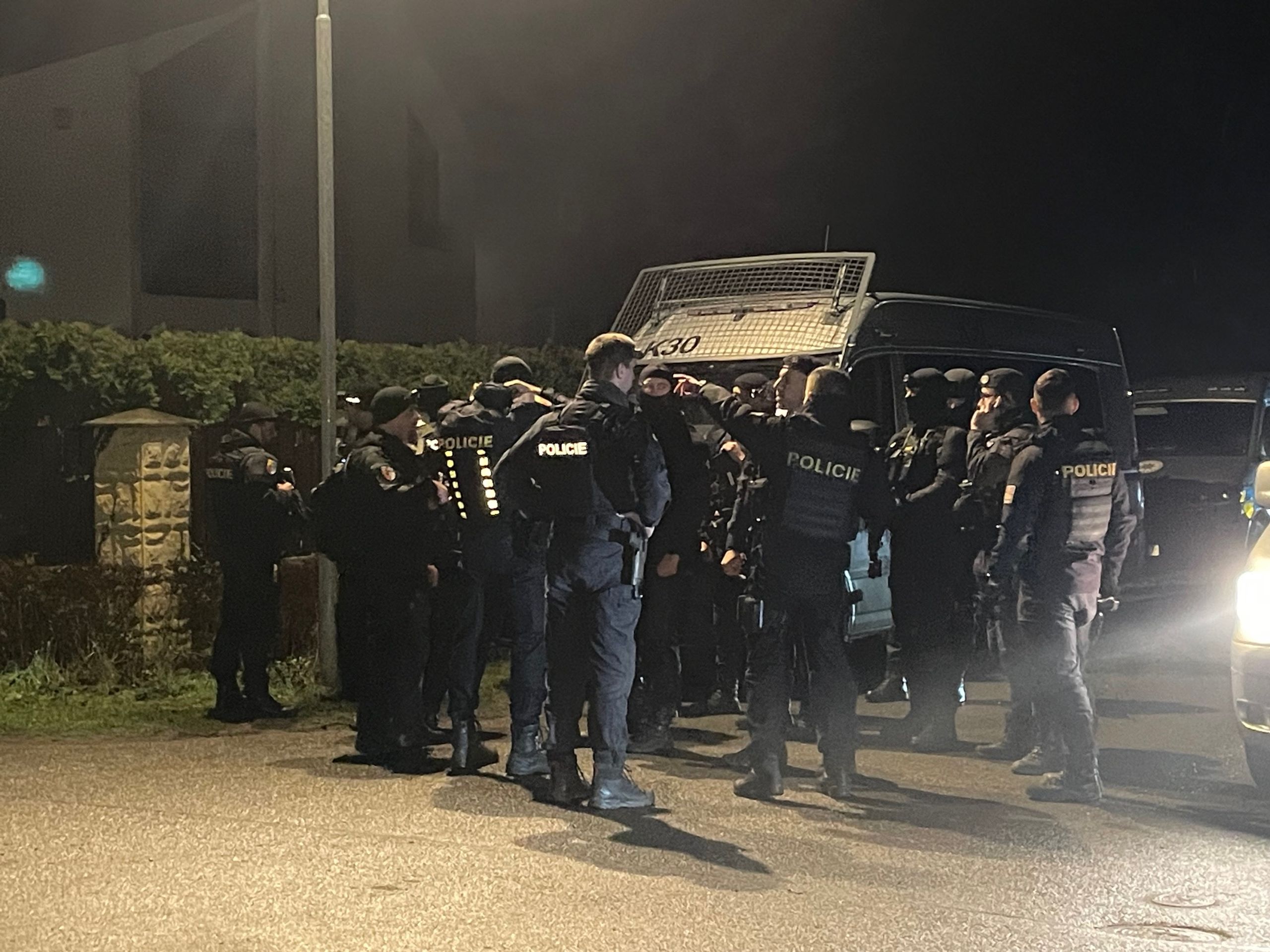 Policejní akce v Káraném u Prahy - 3 - Policejní akce v Káraném u Prahy (4/6)