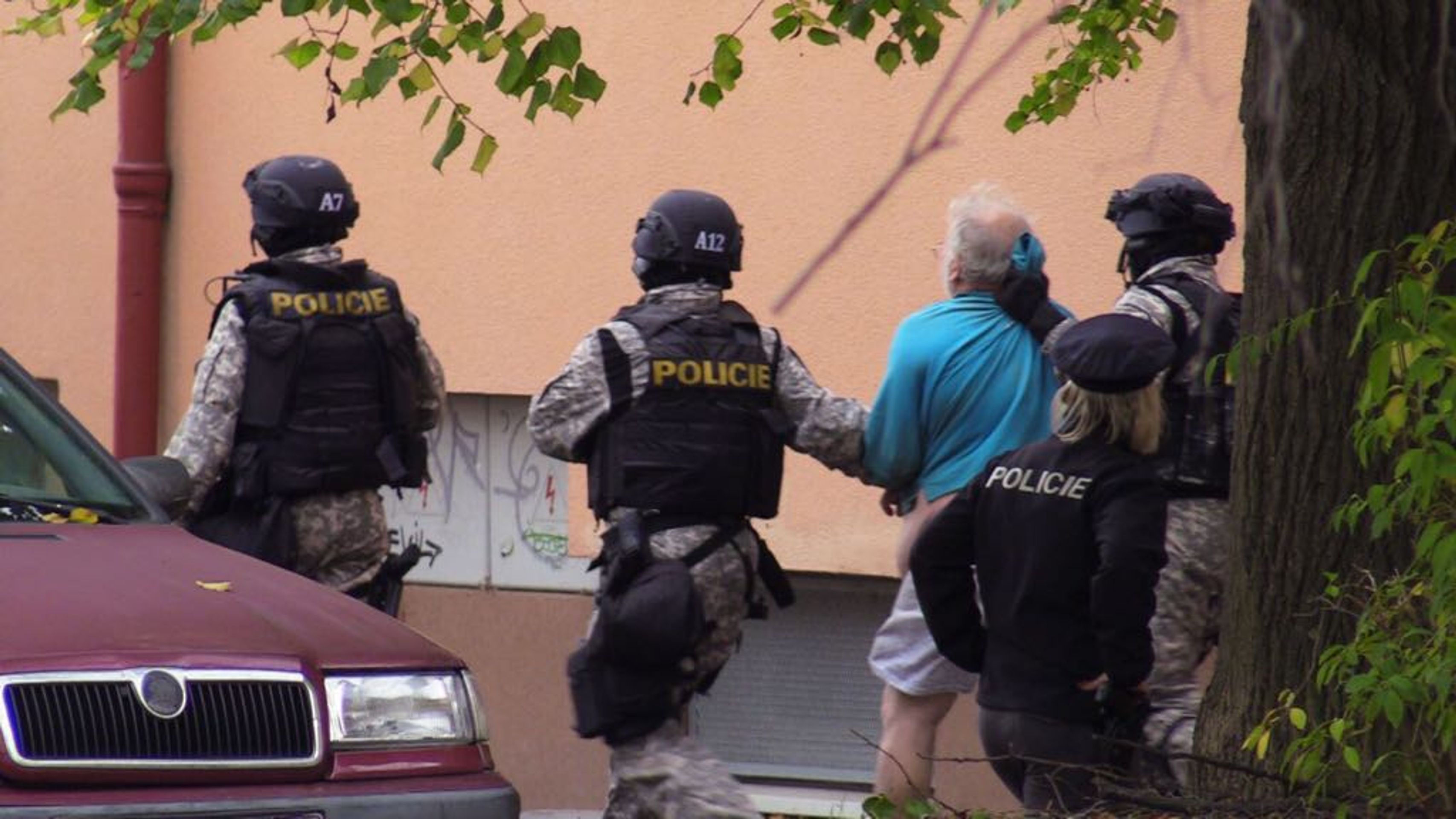 Zásah exekutorů v Kobylisích - 7 - GALERIE: Policejní zásah v Kobylisích (7/7)