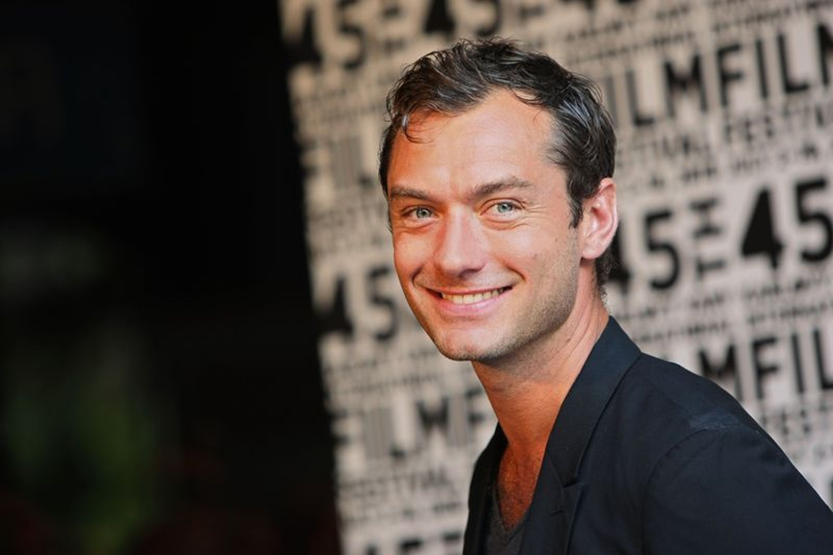 Jude Law na festivalu v Karlových Varech - 6 - GALERIE: Jude Law na festivalu v Karlových Varech (5/12)