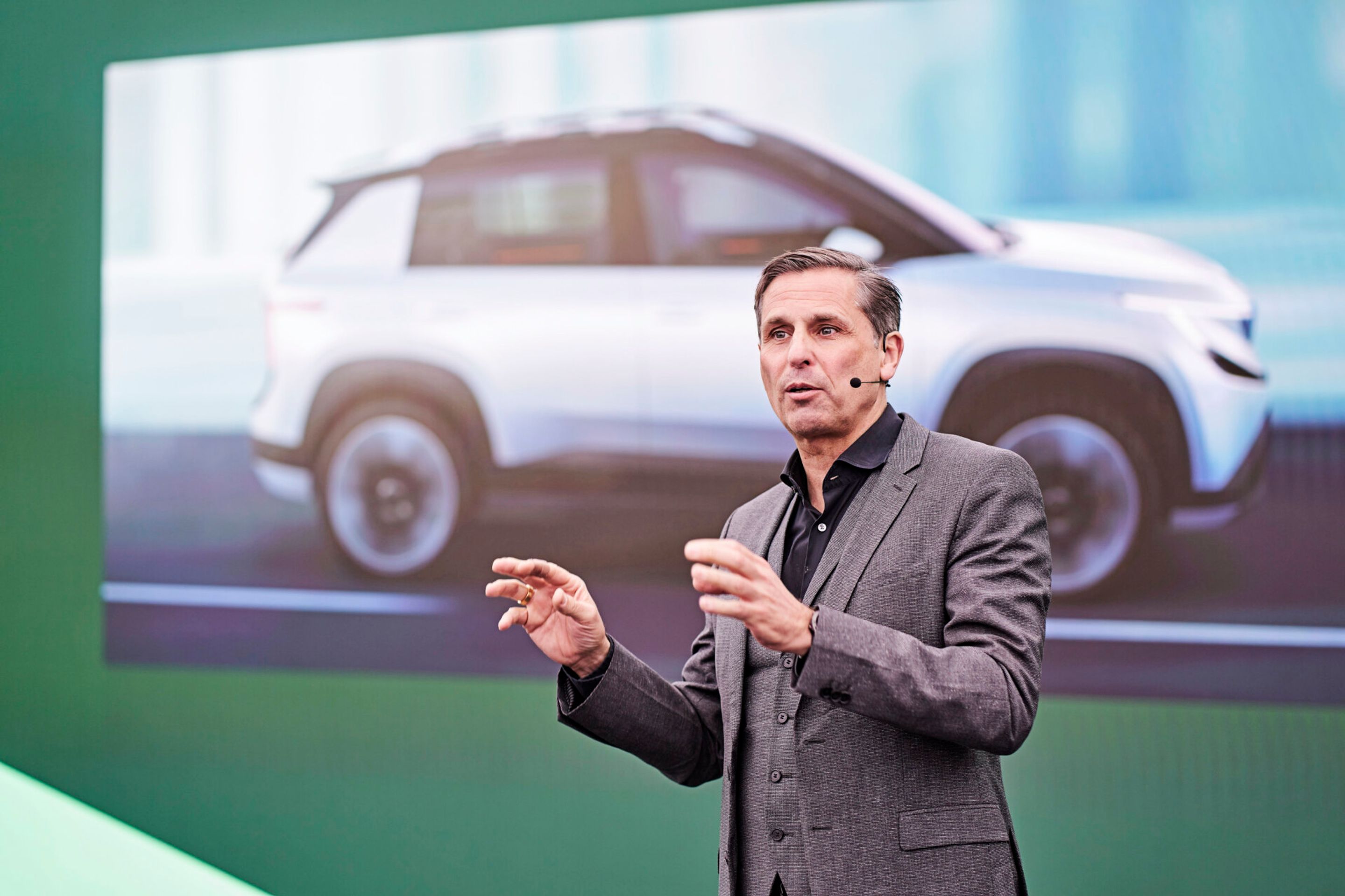 Předseda představenstva společnosti Škoda Auto Klaus Zellmer - Designová studie Škody Epiq (7/13)
