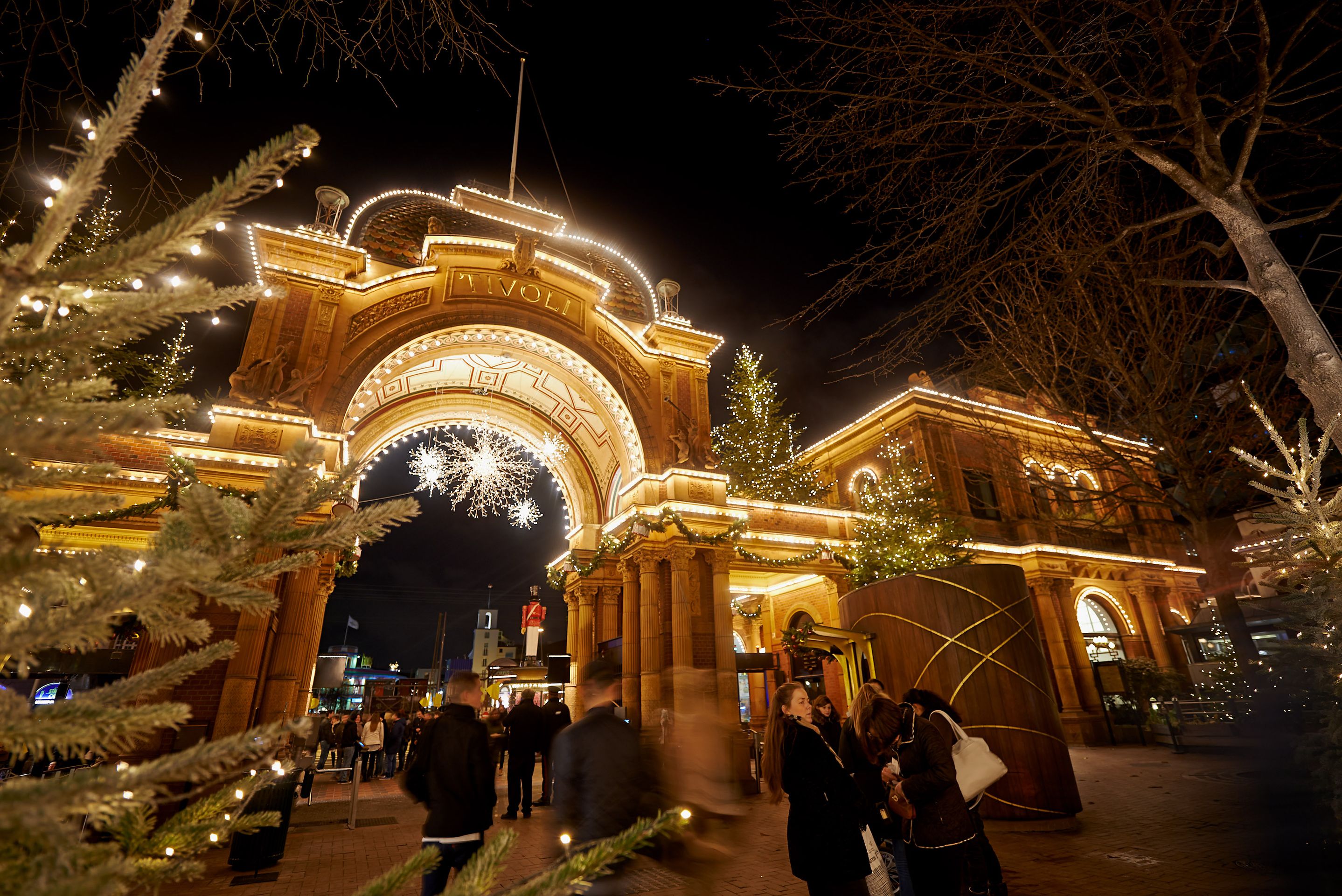Nejzajímavější vánoční trhy v Evropě - Vánoce v zábavním parku Tivoli Gardens – Kodaň, Dánsko - GALERIE: Nejzajímavější vánoční trhy v Evropě (5/22)
