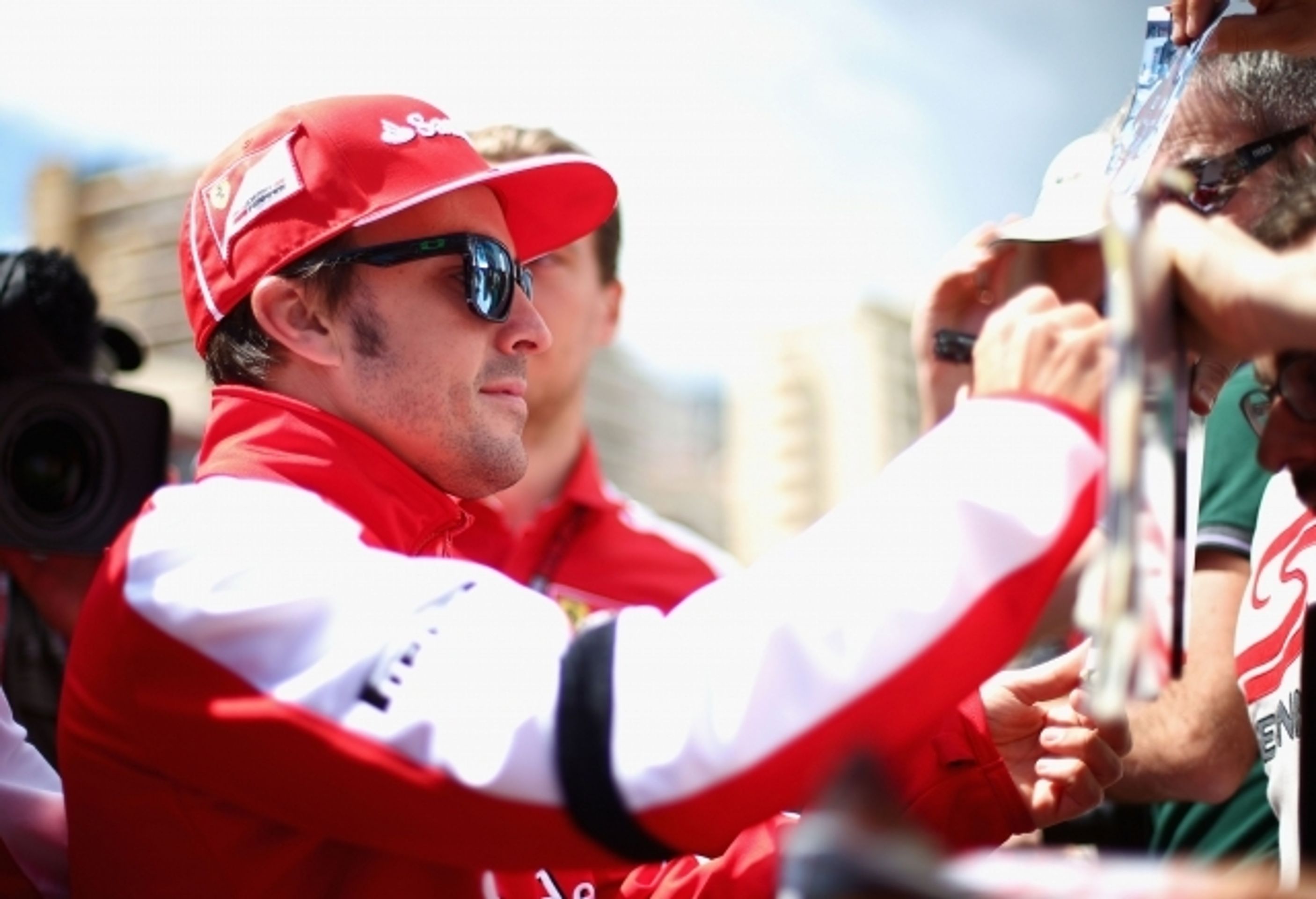 Piloti F1 a fanoušci v Monaku - 9 - GALERIE: Piloti F1 se před Velkou cenou Monaka potkali s fanoušky (4/12)