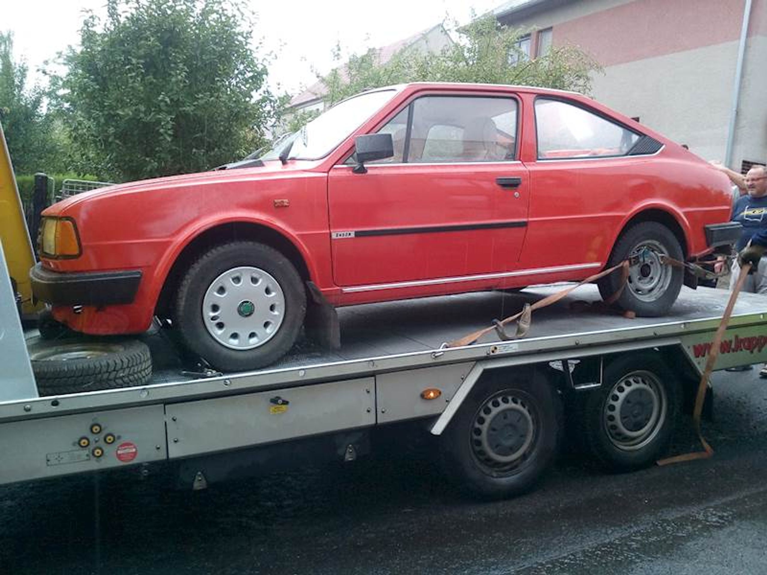 Škoda Rapid 130 z roku 1987 - Fotogalerie: Škoda Rapid z roku 1987 se prodala za 165 tisíc (1/5)