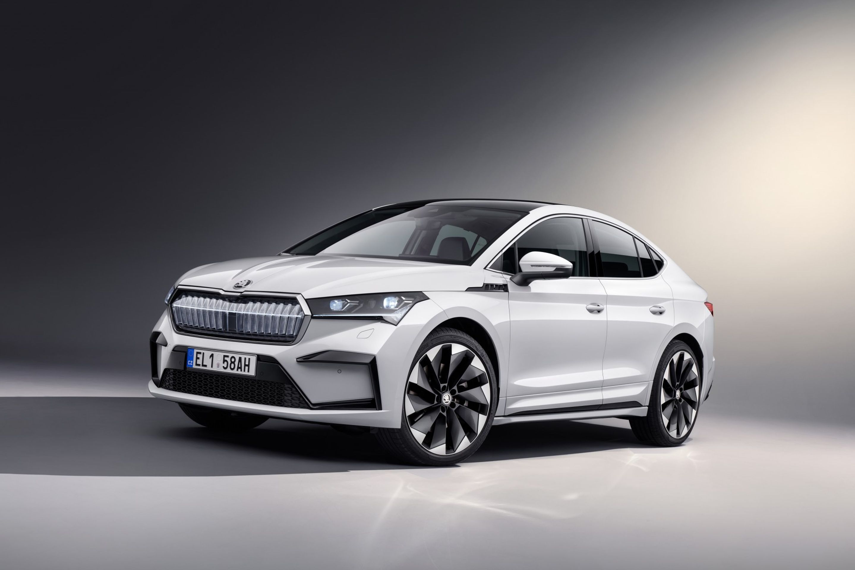 Škoda Enyaq Coupé iV - Enyaq Coupé iV se zkosenou zádí (13/15)