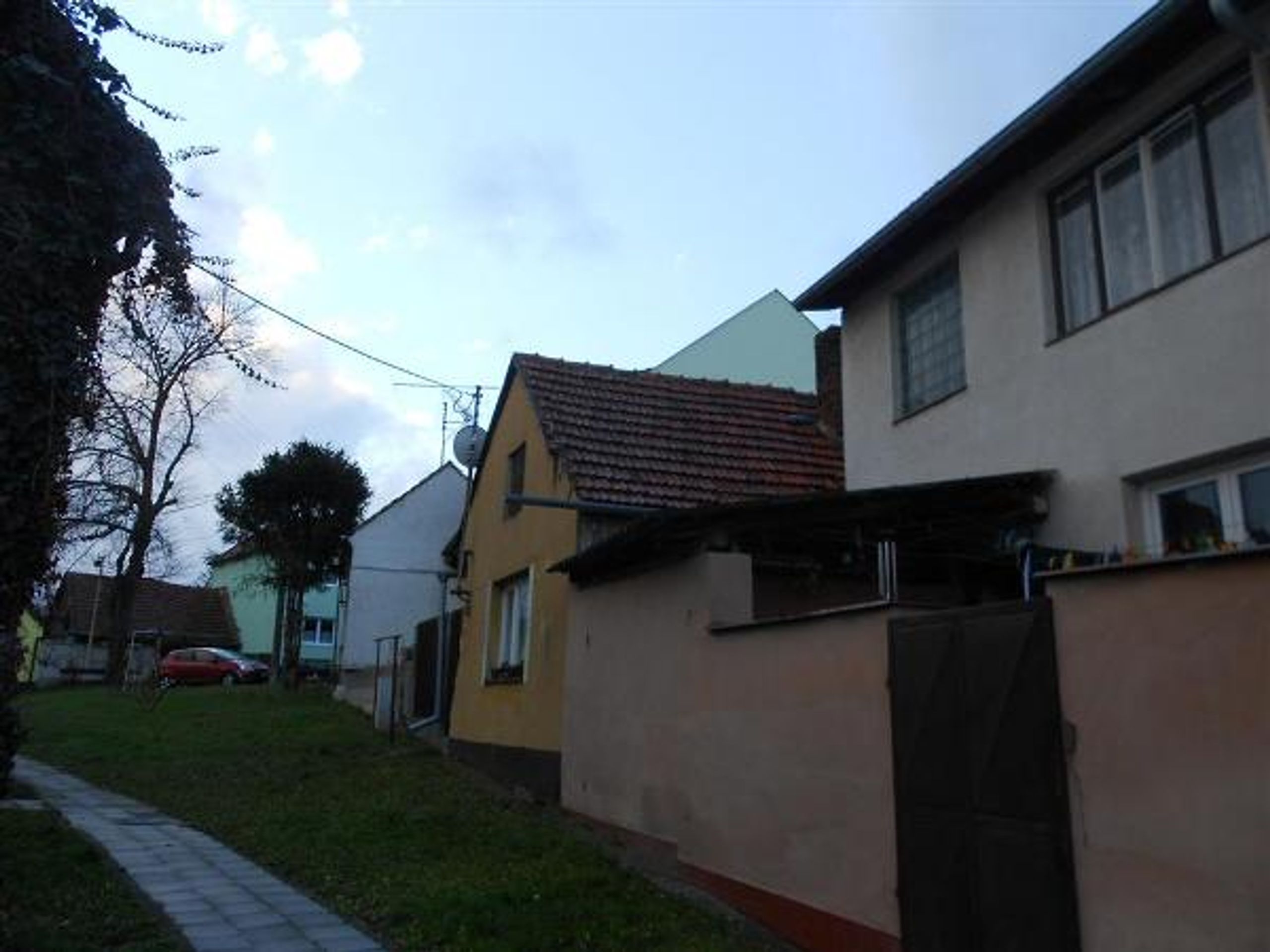 RD Vlčnov - GALERIE: Dražba RD ve Vlčnově (3/3)
