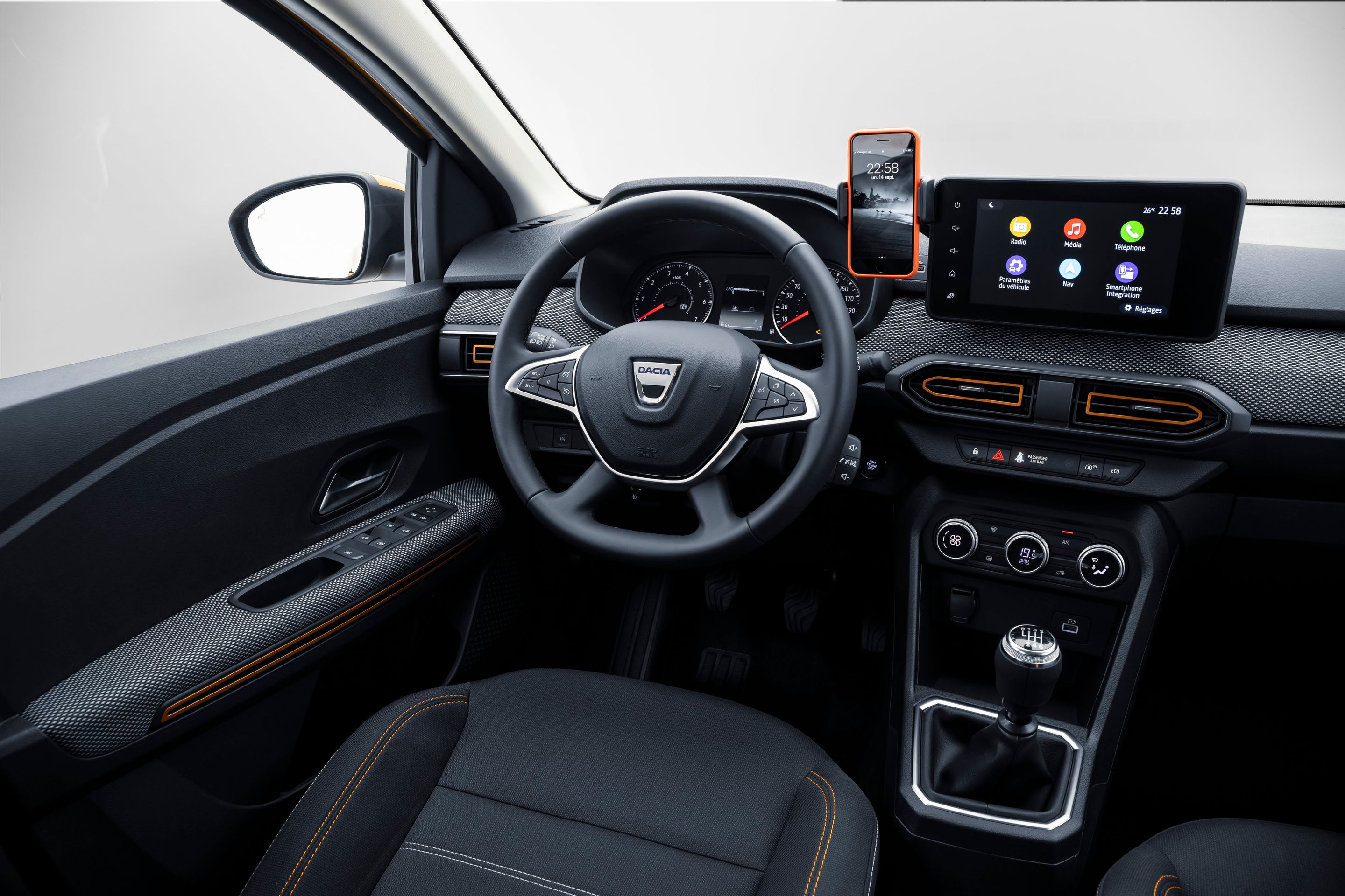 Nová generace modelů Dacia Logan, Sandero a Sandero Stepway - 39 - Fotogalerie: Dacia ukázala novou generaci tří stěžejních modelů (18/23)