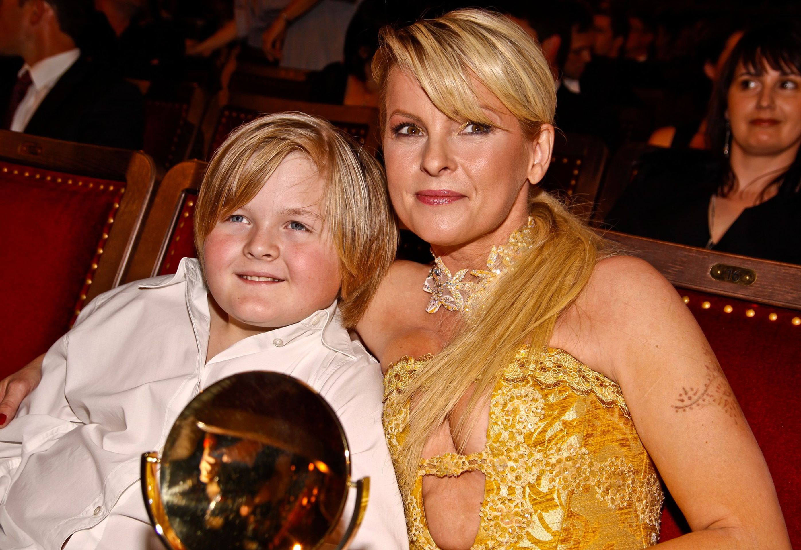 Iveta Bartošová se synem Arturem, 2009 ceny TýTý - Iveta Bartošová (8/14)