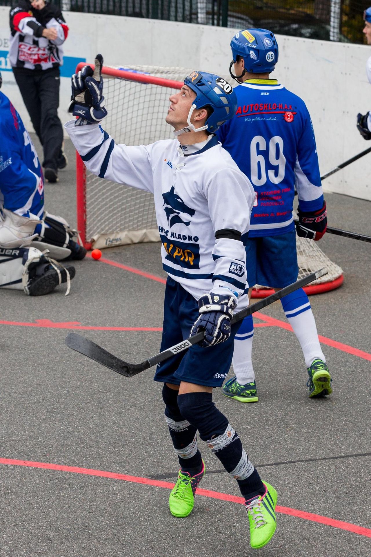 Foto: Tomáš Beny Kostečka - GALERIE: Hokejbalová extraliga se hrála pro zemřelého mistra světa! (5/6)