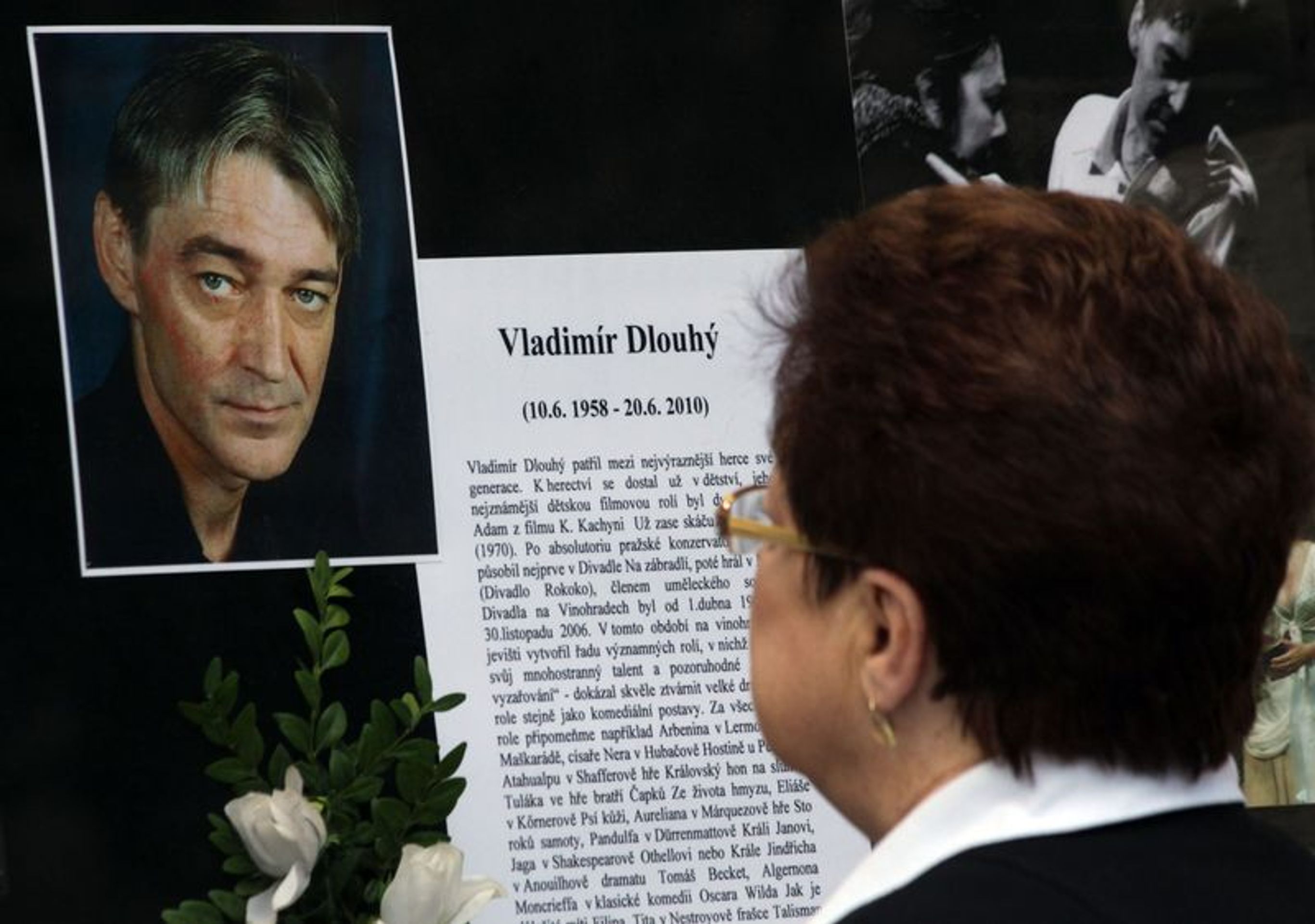 Rozloučení s Vladimírem Dlouhým u vinohradského divadla - GALERIE: Rozloučení s Vladimírem Dlouhým (28/30)