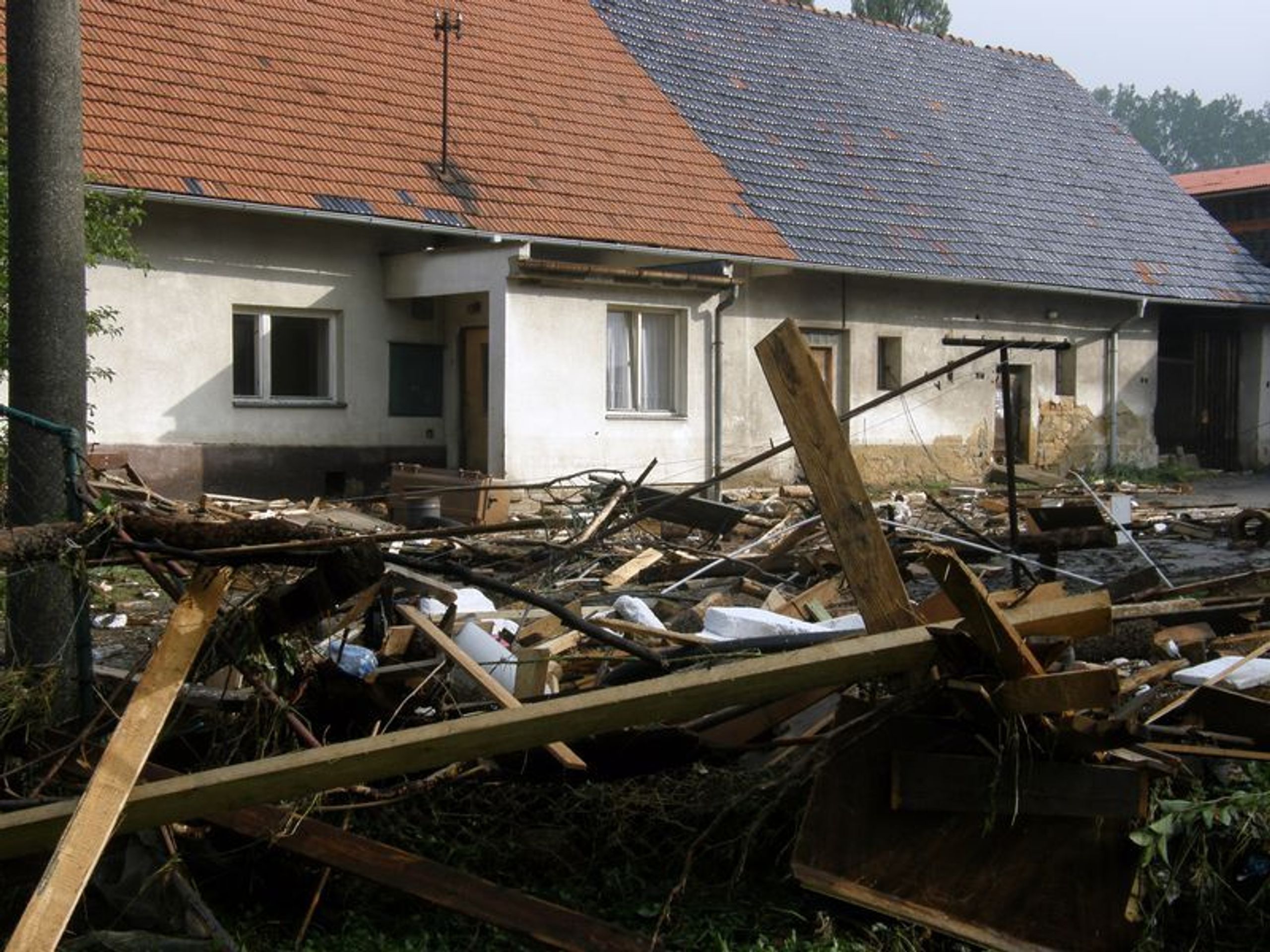 Povodně - Jičín-4 - GALERIE: Velká voda se prohnala Novým Jičínem Žilinou (3/7)