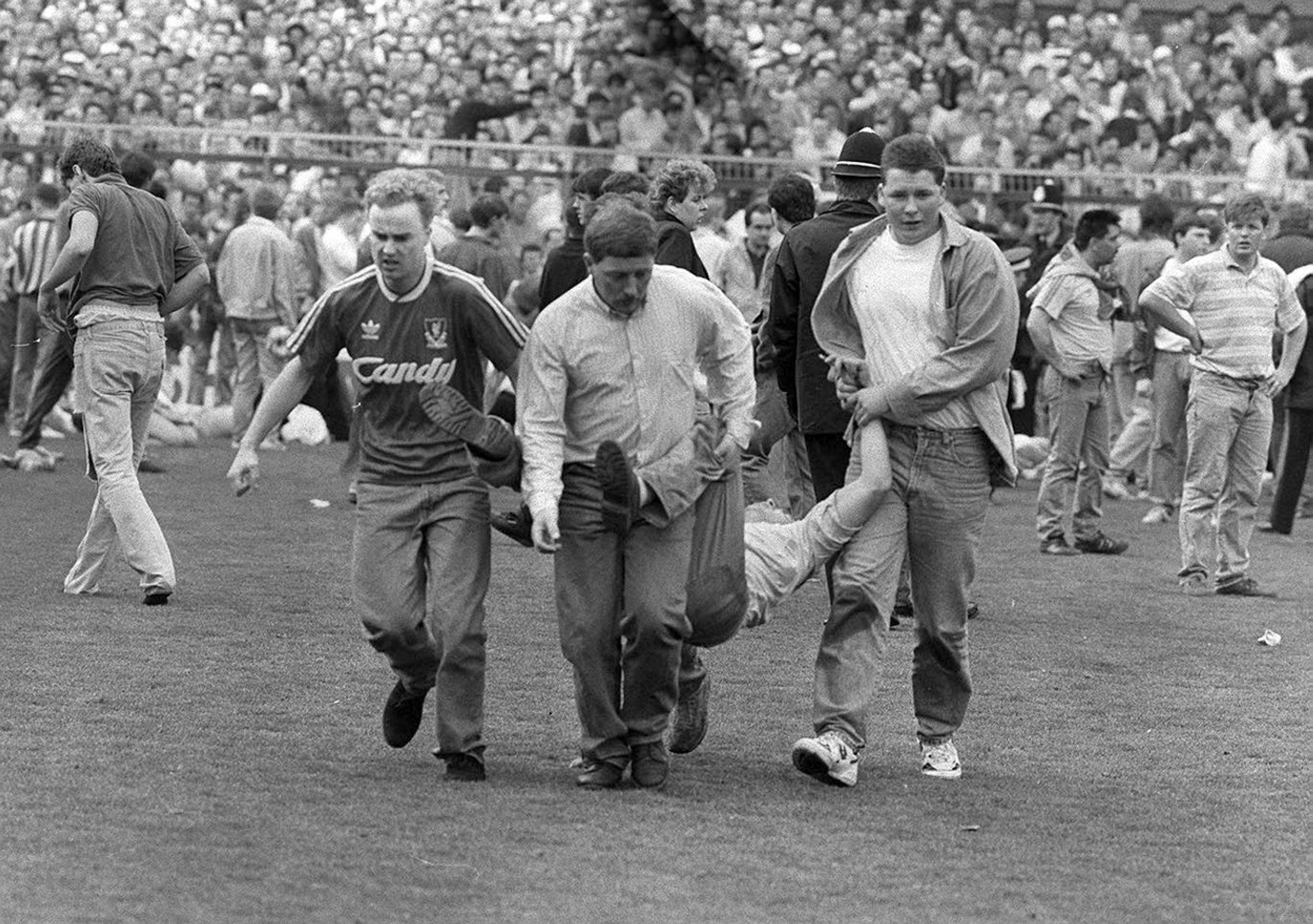 Tragédie na stadionu Hillsborough - 5 - GALERIE: Tragédie na stadionu Hillsborough (1/6)
