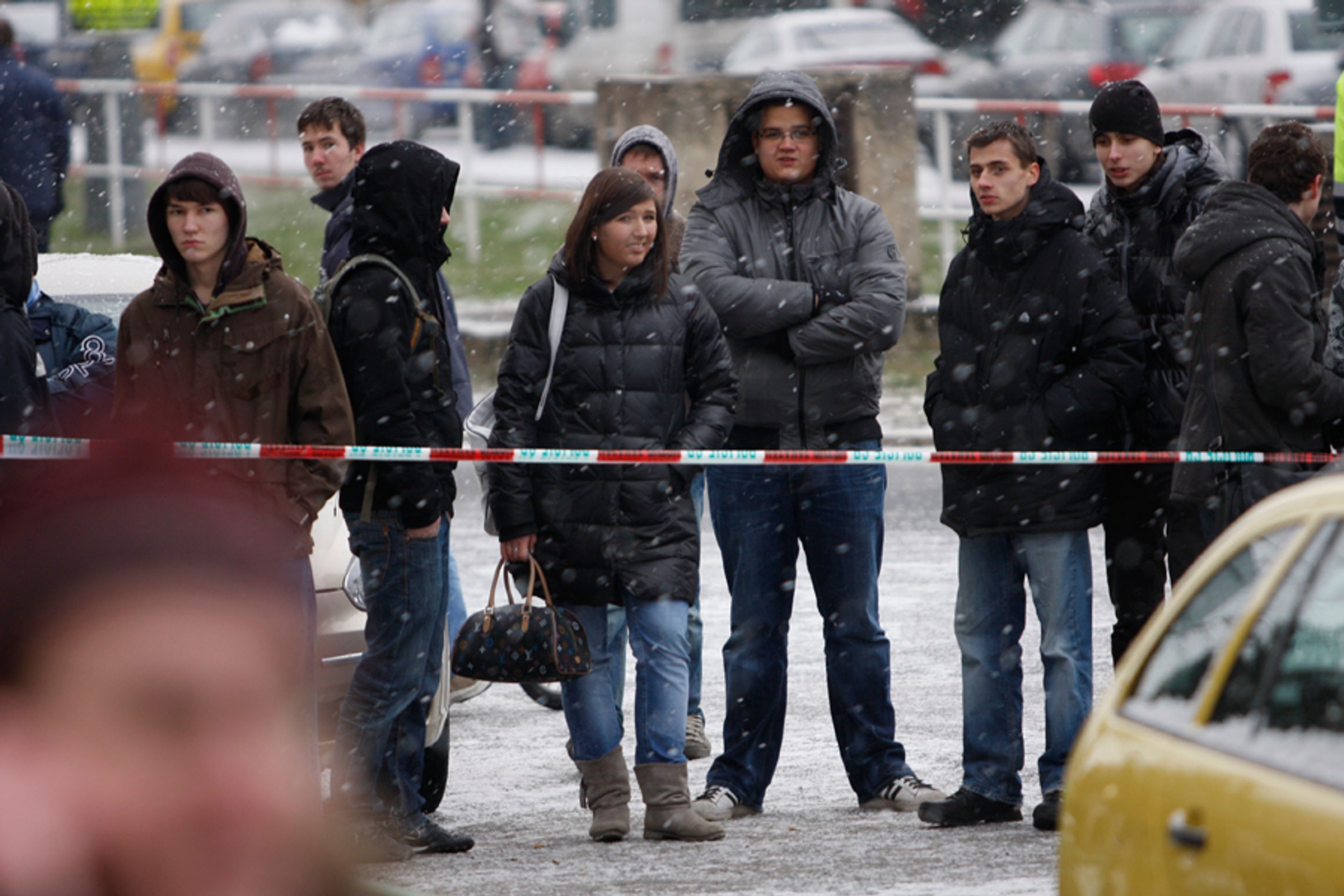 Zadržení muže, který přepadl banku a držel v ní 2 ženy-1 - GALERIE: Přepadení banky na Novodvorské (14/14)