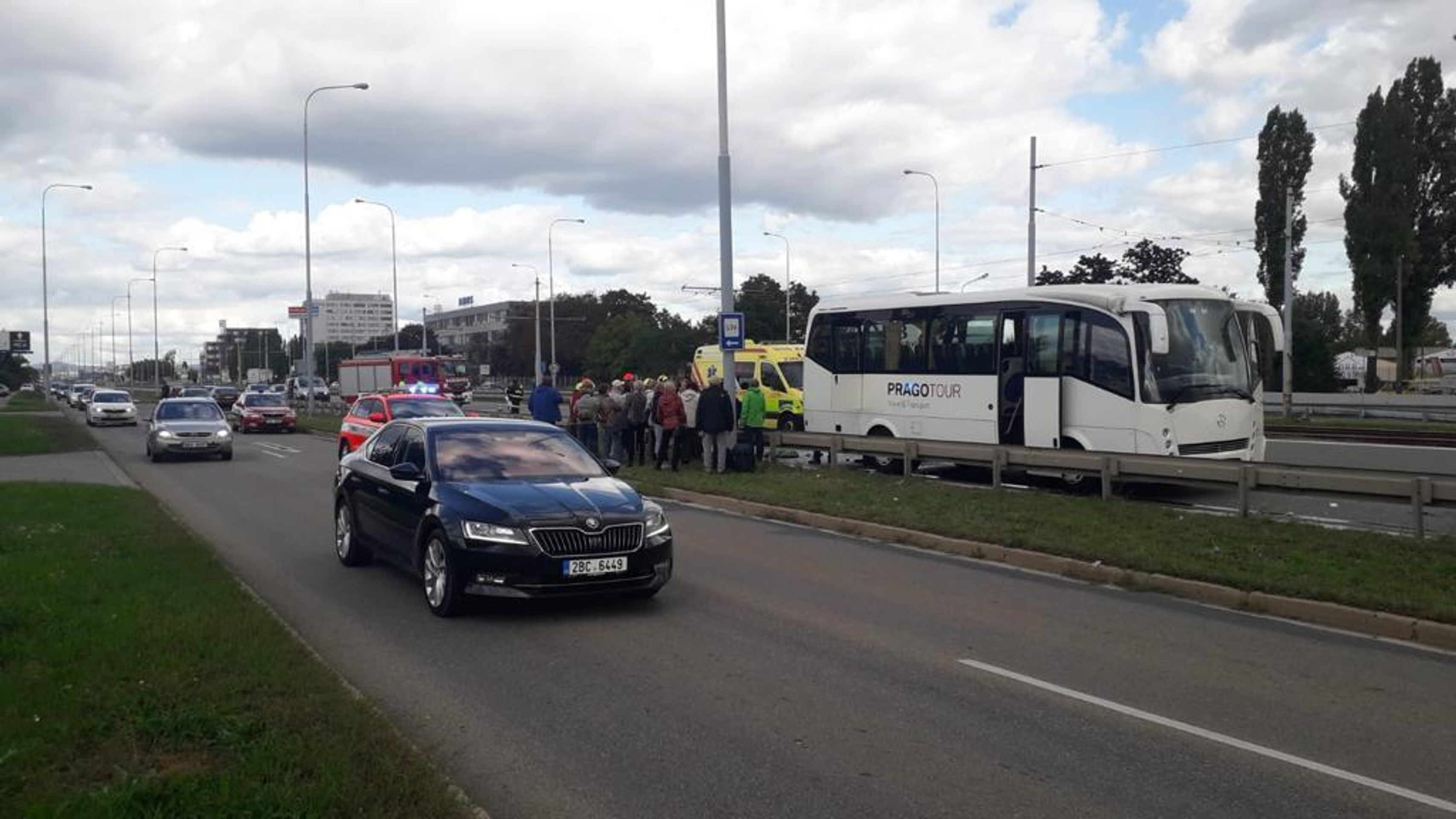 Nehoda autobusu a nákladního auta v Brně - 1 - GALERIE: Nehoda autobusu a nákladního auta v Brně (5/7)