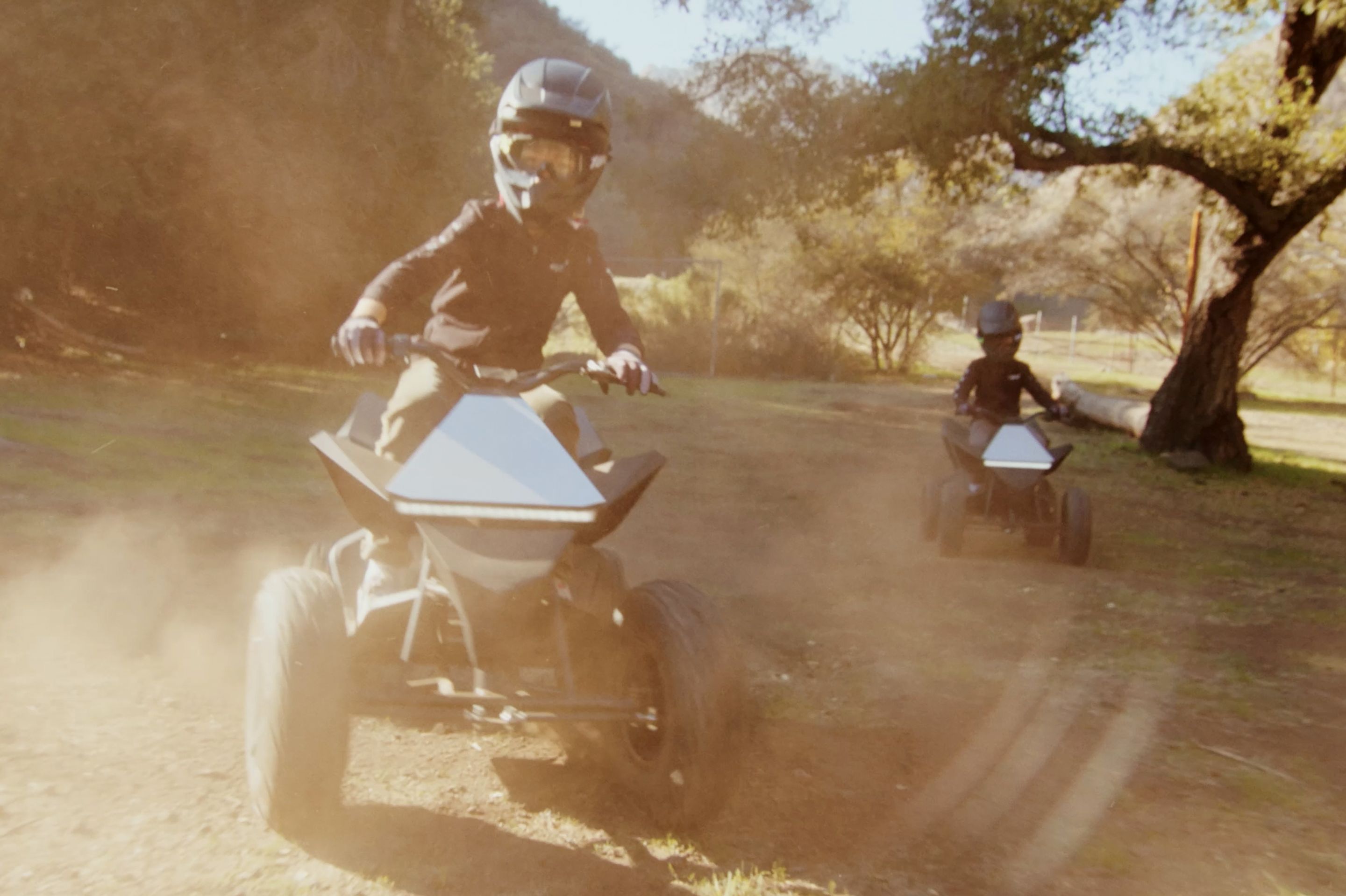 Tesla Cyberquad - Tesla představila Cyberquad, futuristickou čtyřkolku pro děti (1/6)