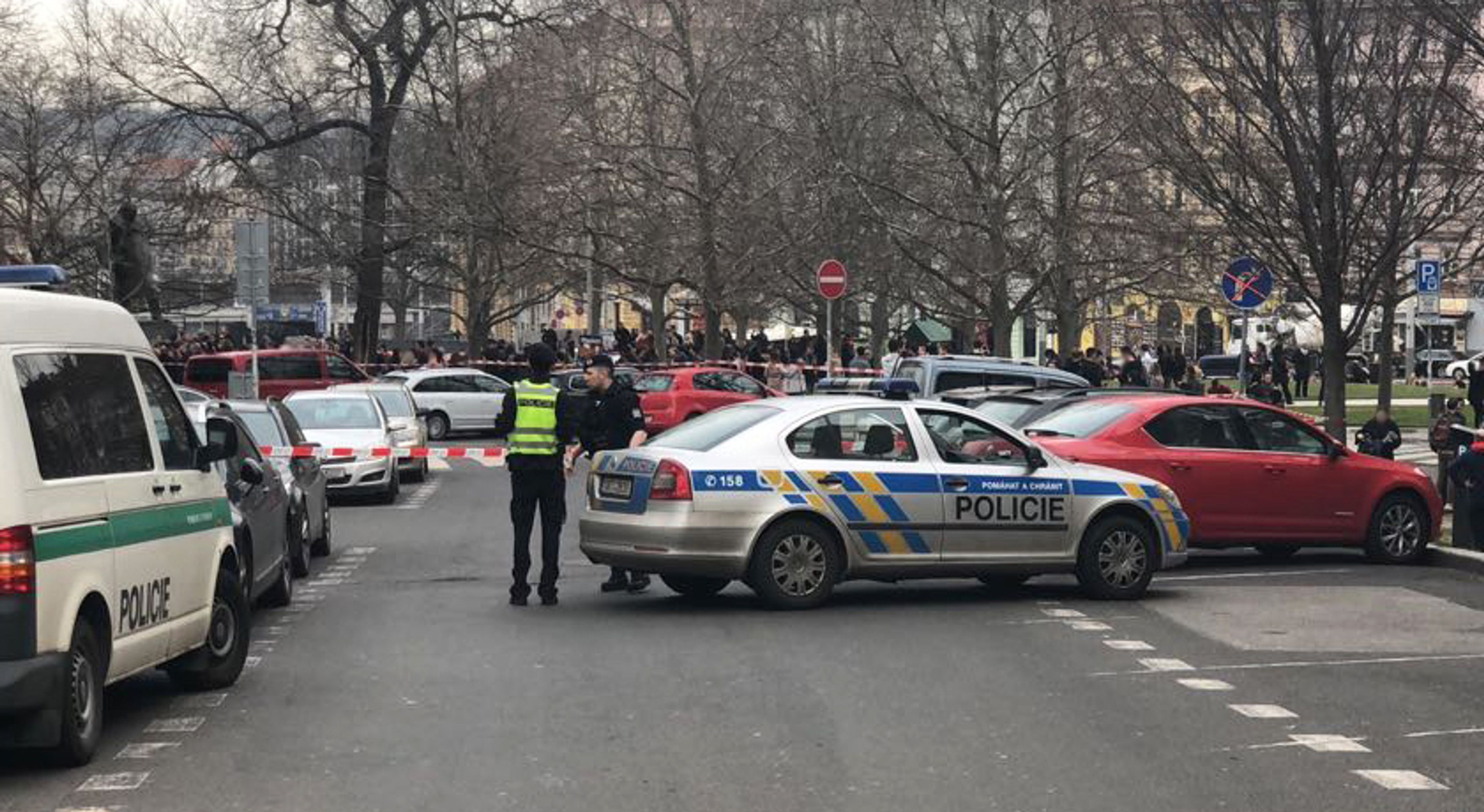 Nahlášení bomby na VŠE v Praze - 1 - GALERIE: Nahlášení bomby na VŠE v Praze (1/4)