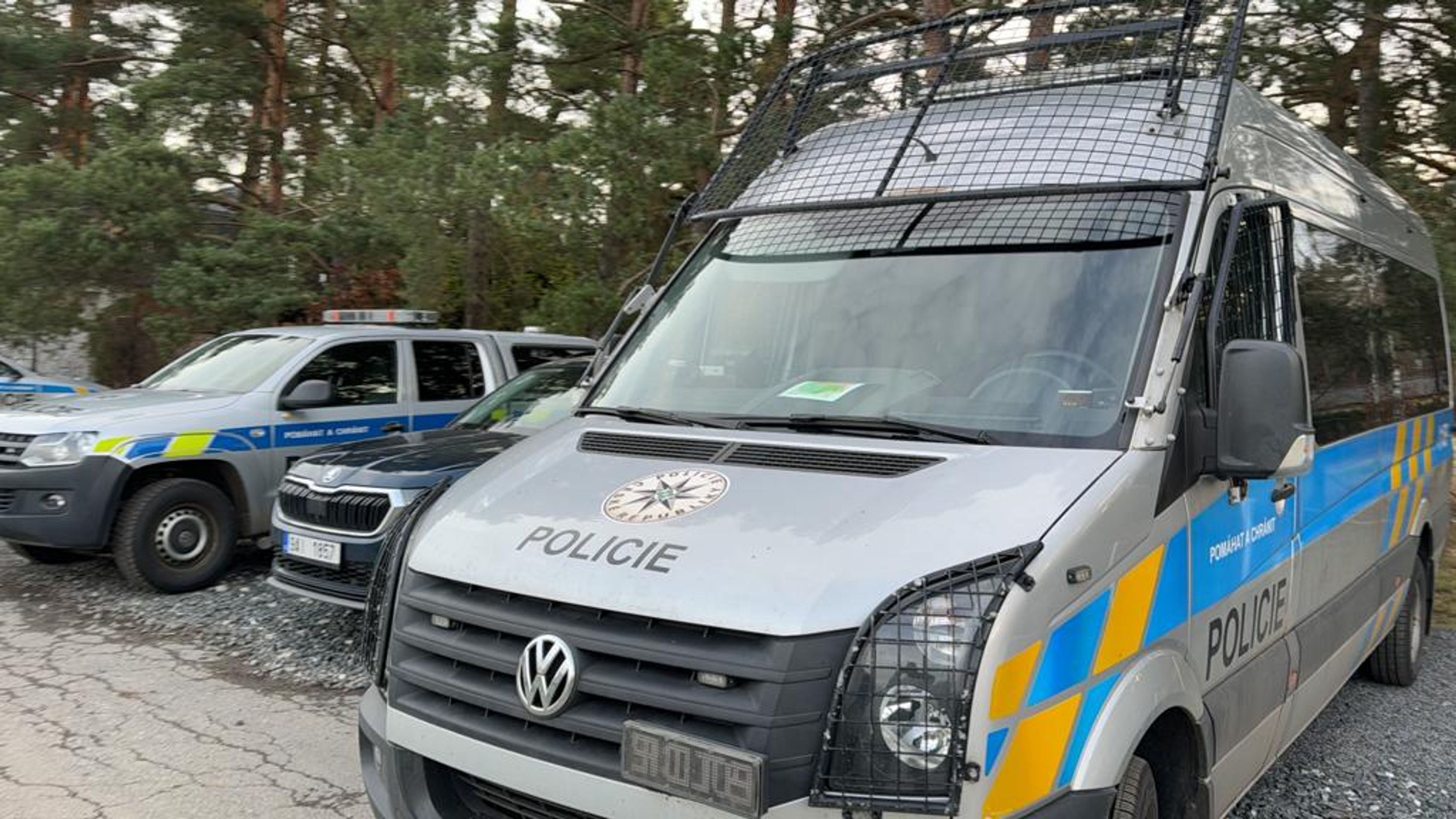 Hromadná policejní akce v Klánovicích (1) - Pátrací akce v Klánovickém lese (16/33)