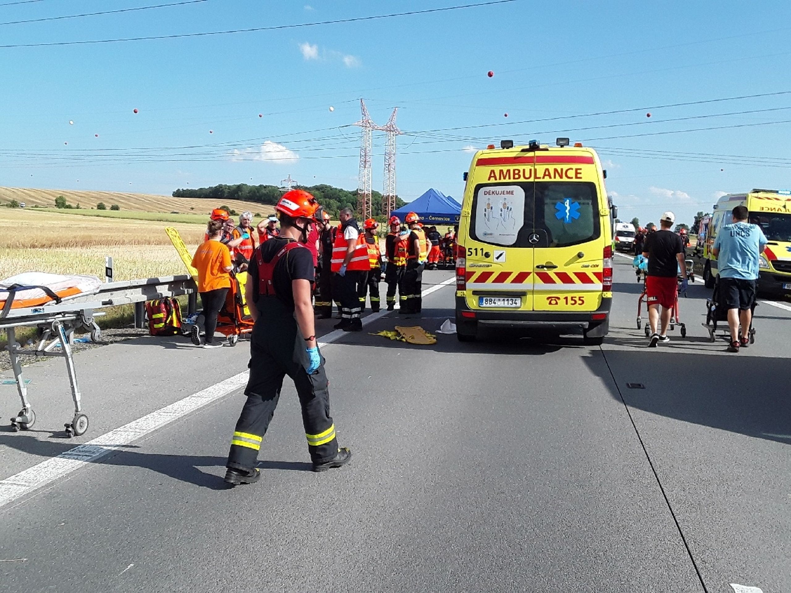 Vážná dopravní nehoda na D2 směr Brno (6) - Vážná dopravní nehoda na D2 směr Brno (8/22)