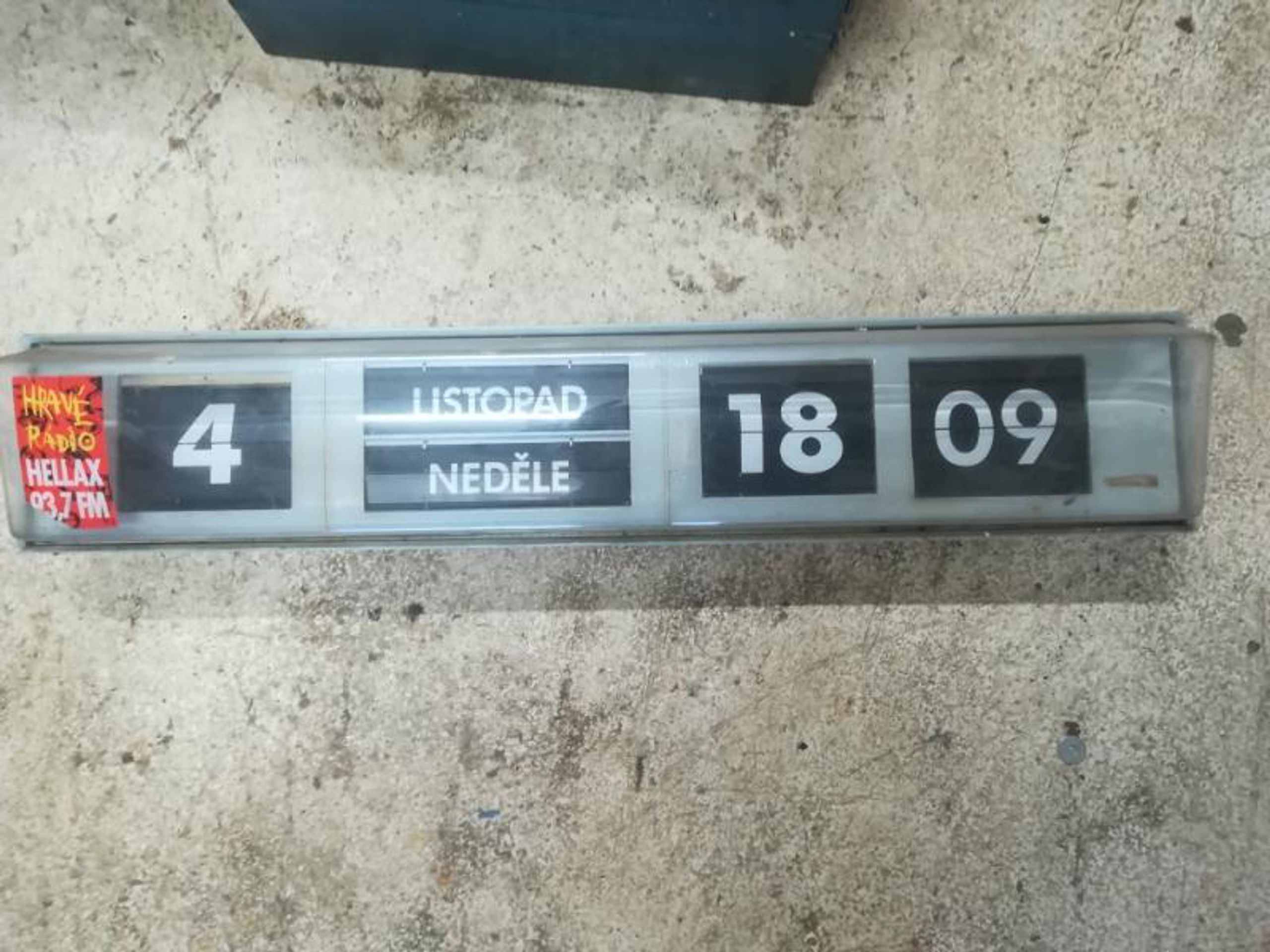 Staré hodiny Pragotron, 15 000 Kč - Předměty vydražené na Aukru (8/38)
