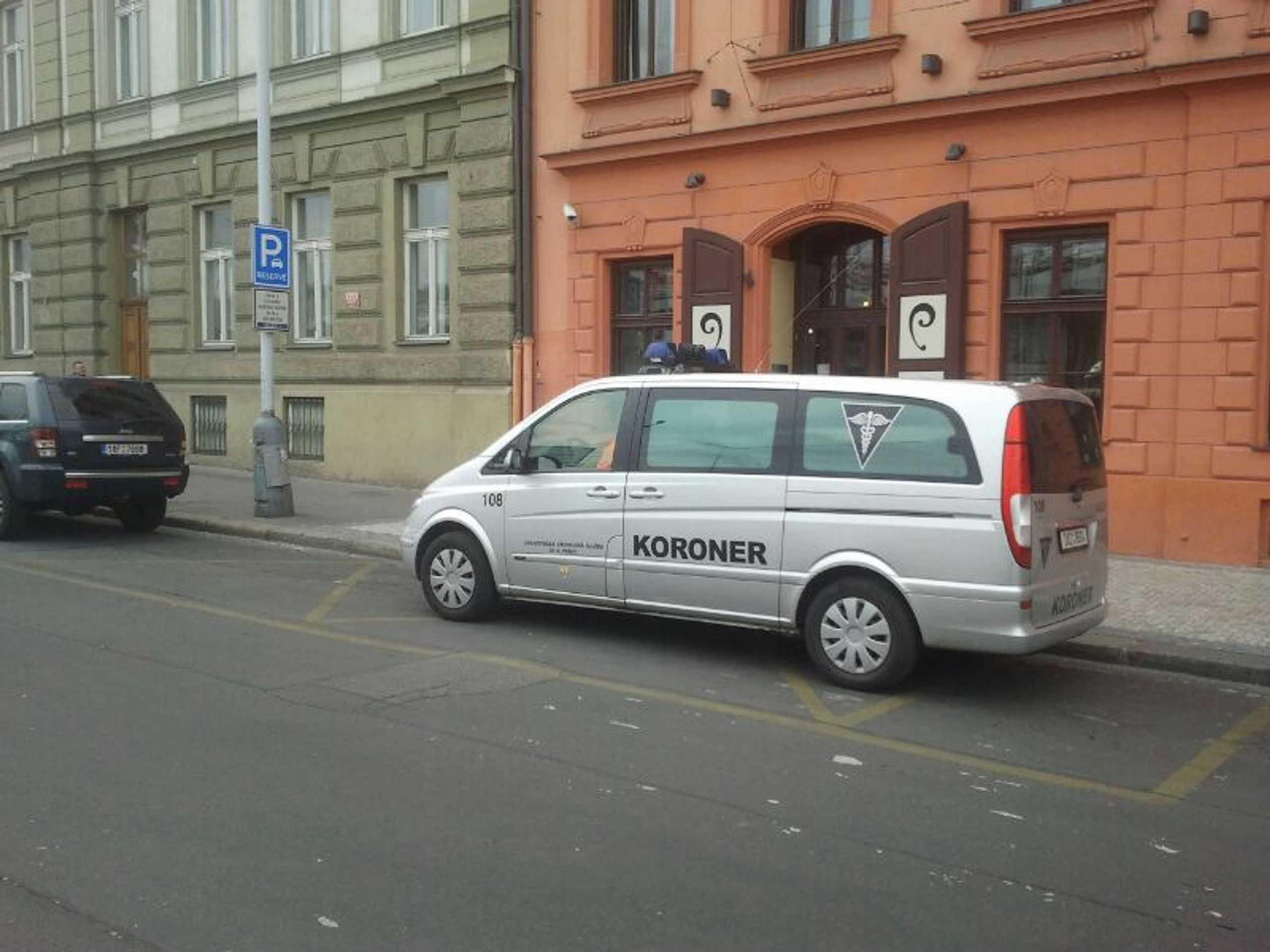 V hotelu na Florenci byl nalezen mrtvý mladý pár - GALERIE: V hotelu na Florenci byl nalezen mrtvý mladý pár (4/4)