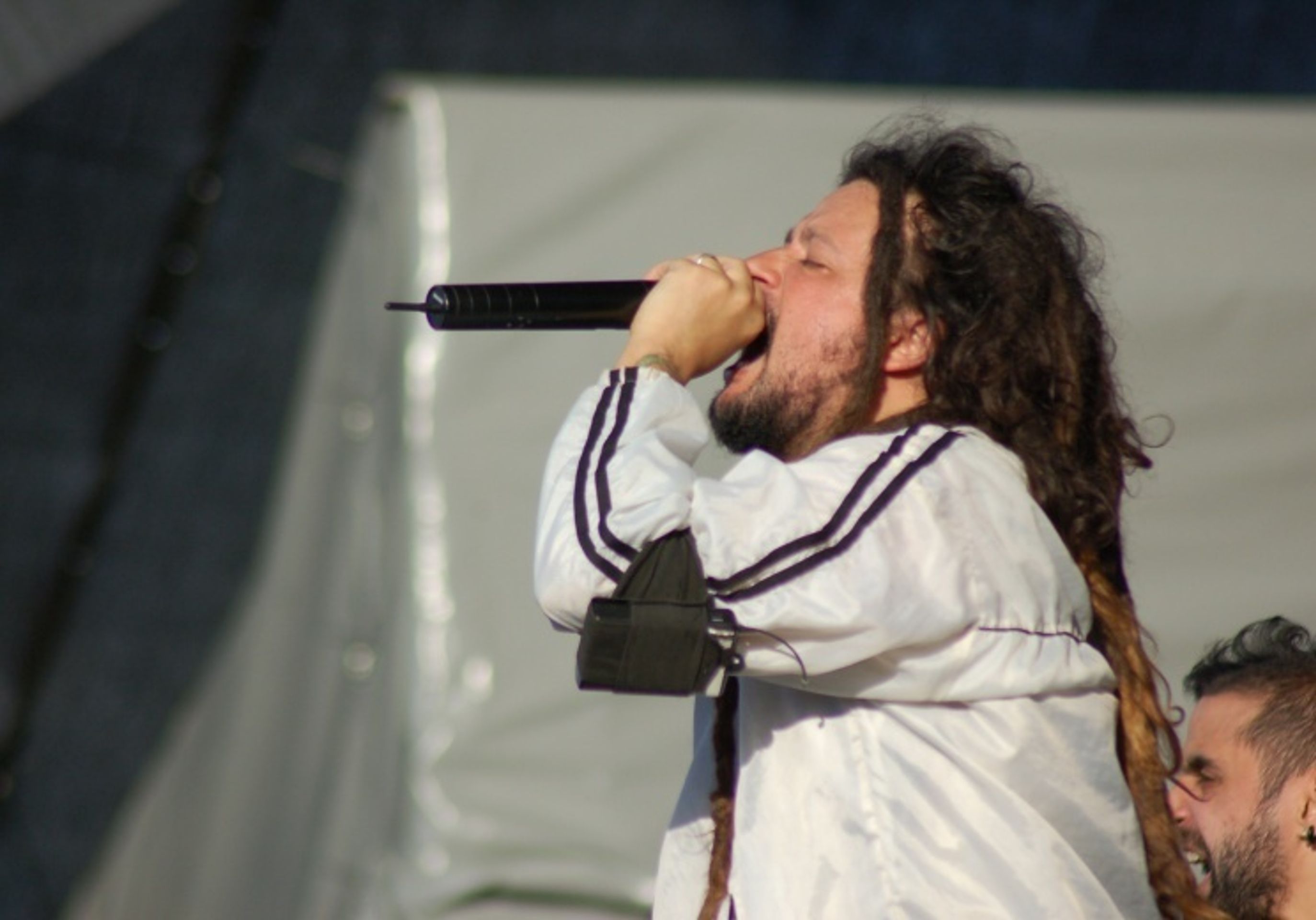Kdo nestihl energií nadupané Argentince Karamelo Santo na Rock for People, má šanci na letošním Mighty Sounds. - Ani s kostrou na pódiu moc parády nenadělali - fotogalerie (5/15)