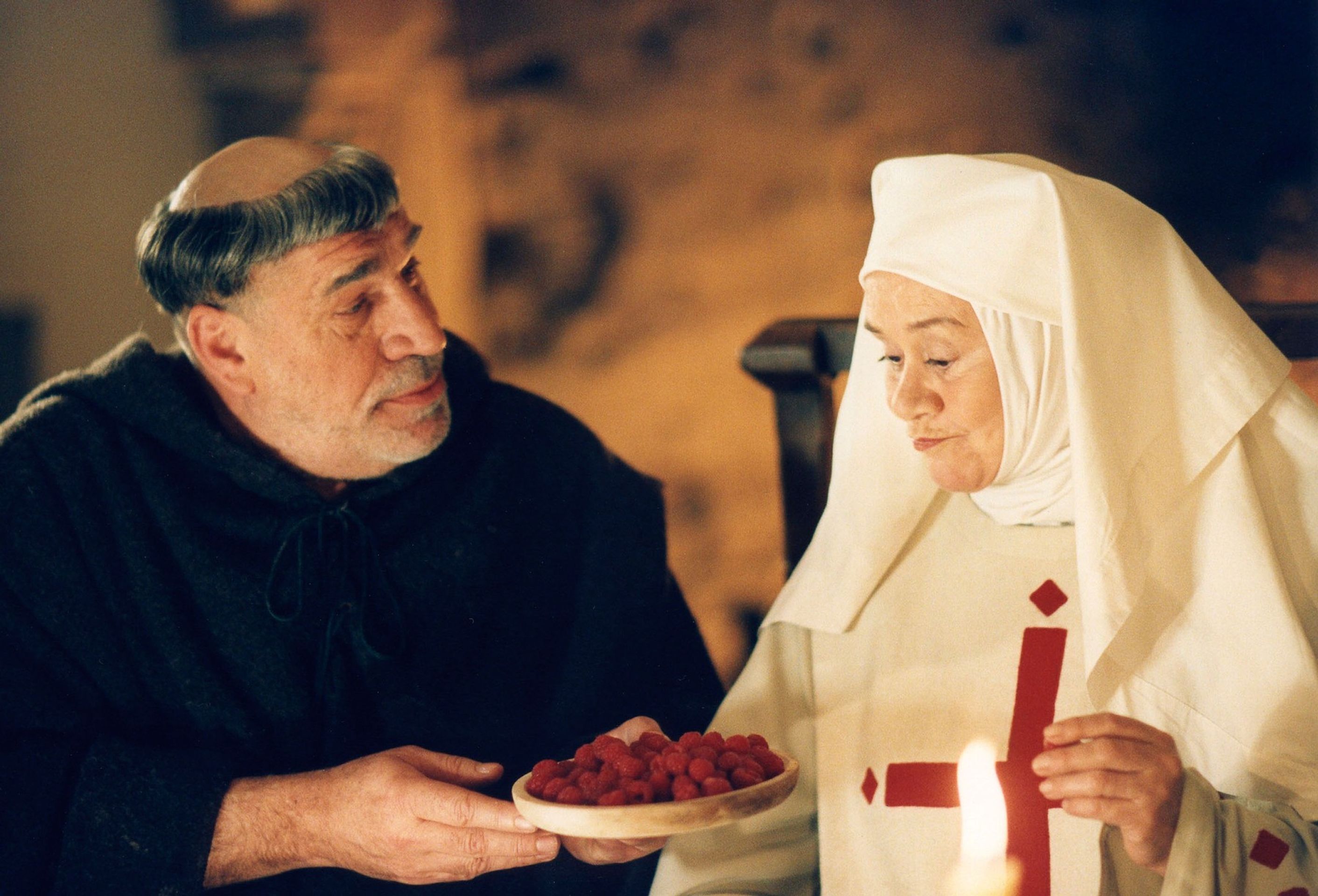 Dame Joan Plowrightová a Jean-Pierre Castaldi ve filmu Legenda o Jiřím a drakovi, 2004 - Dame Joan Plowrightová (6/8)